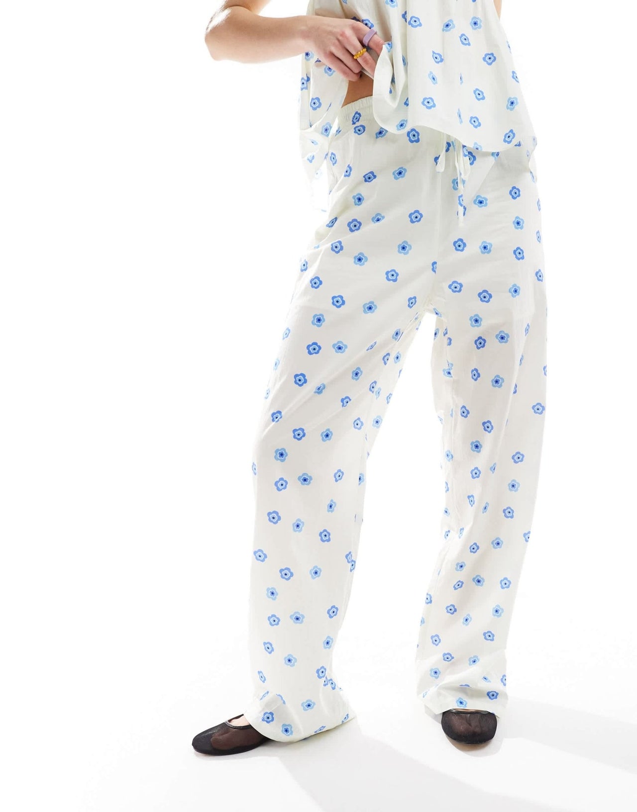 Glamorous tie waist wide leg relaxed trousers in blue ditsy co - ord - ASOS Sample Sale