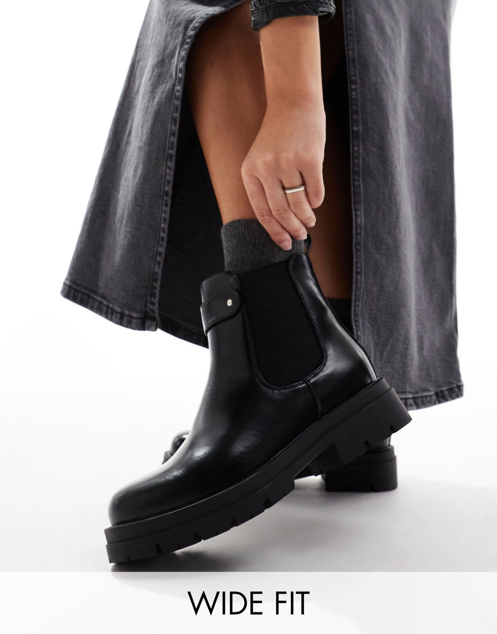 Glamorous Wide Fit chunky chelsea boots in black - ASOS Sample Sale