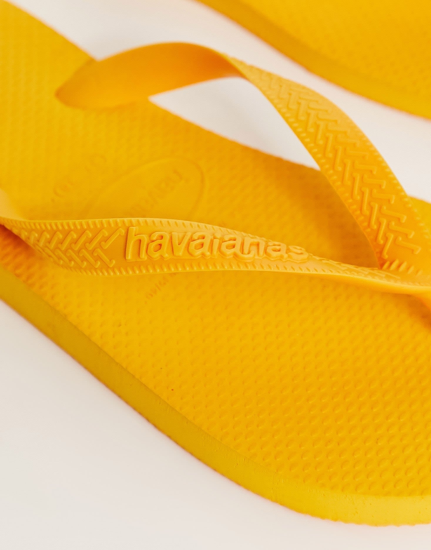 Havaianas Classic Top flip flops in yellow - ASOS Sample Sale