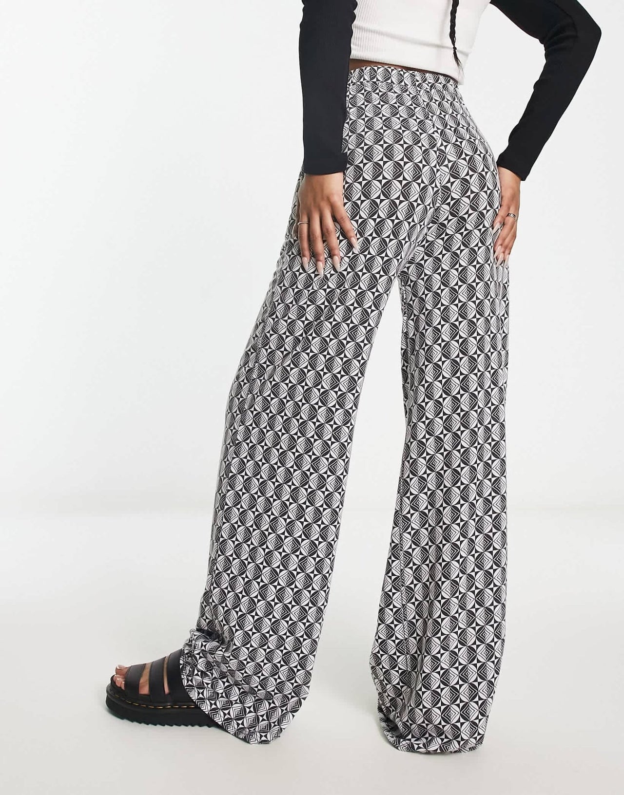 Heartbreak wide leg trousers co - ord in mono geo print - ASOS Sample Sale