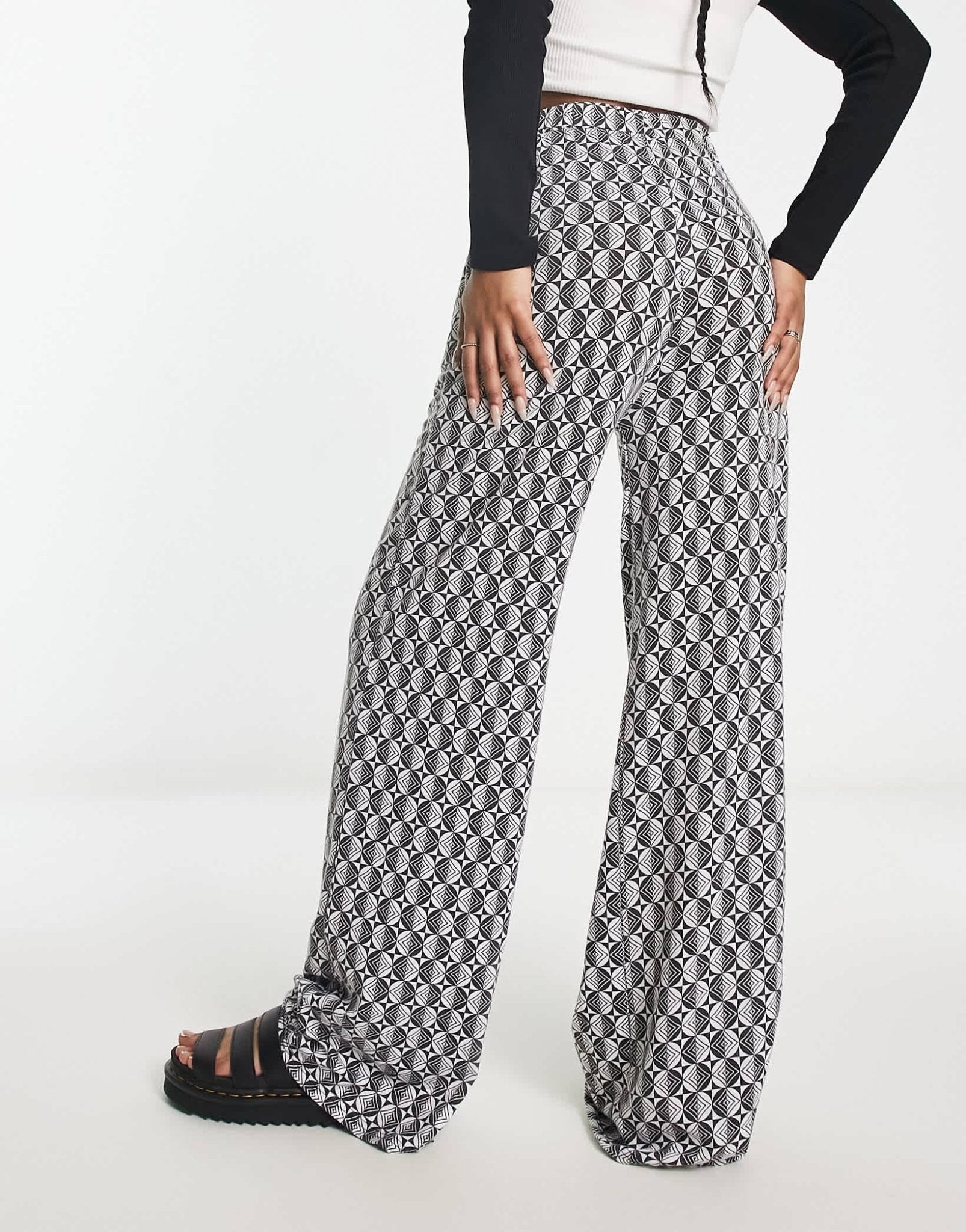 Heartbreak wide leg trousers co - ord in mono geo print - ASOS Sample Sale