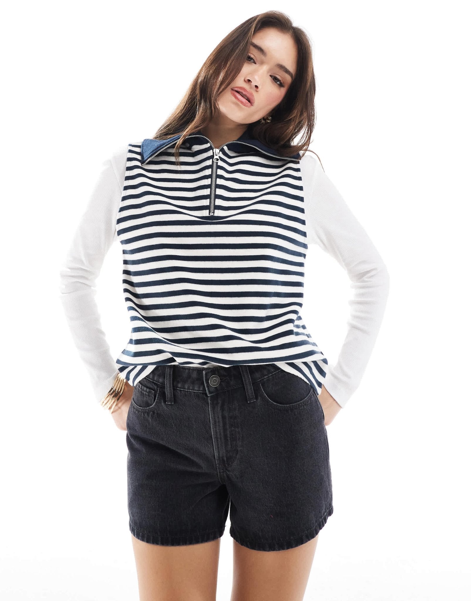 Hollister high waist relaxed denim short in washed black - ASOS Sample Sale
