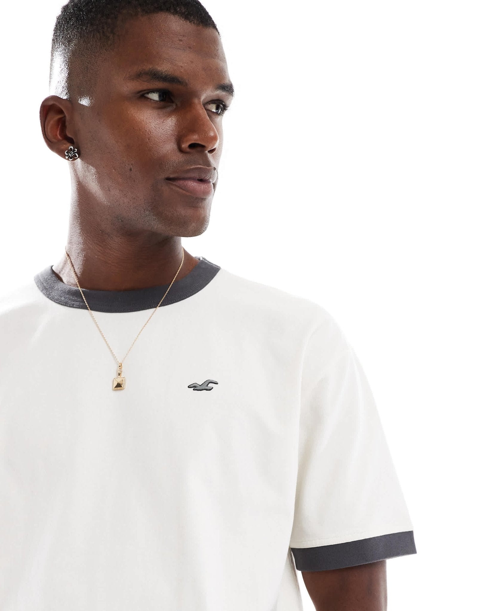 Hollister icon washed boxy oversized t-shirt with contrast neck seam in cream - ASOS Sample Sale