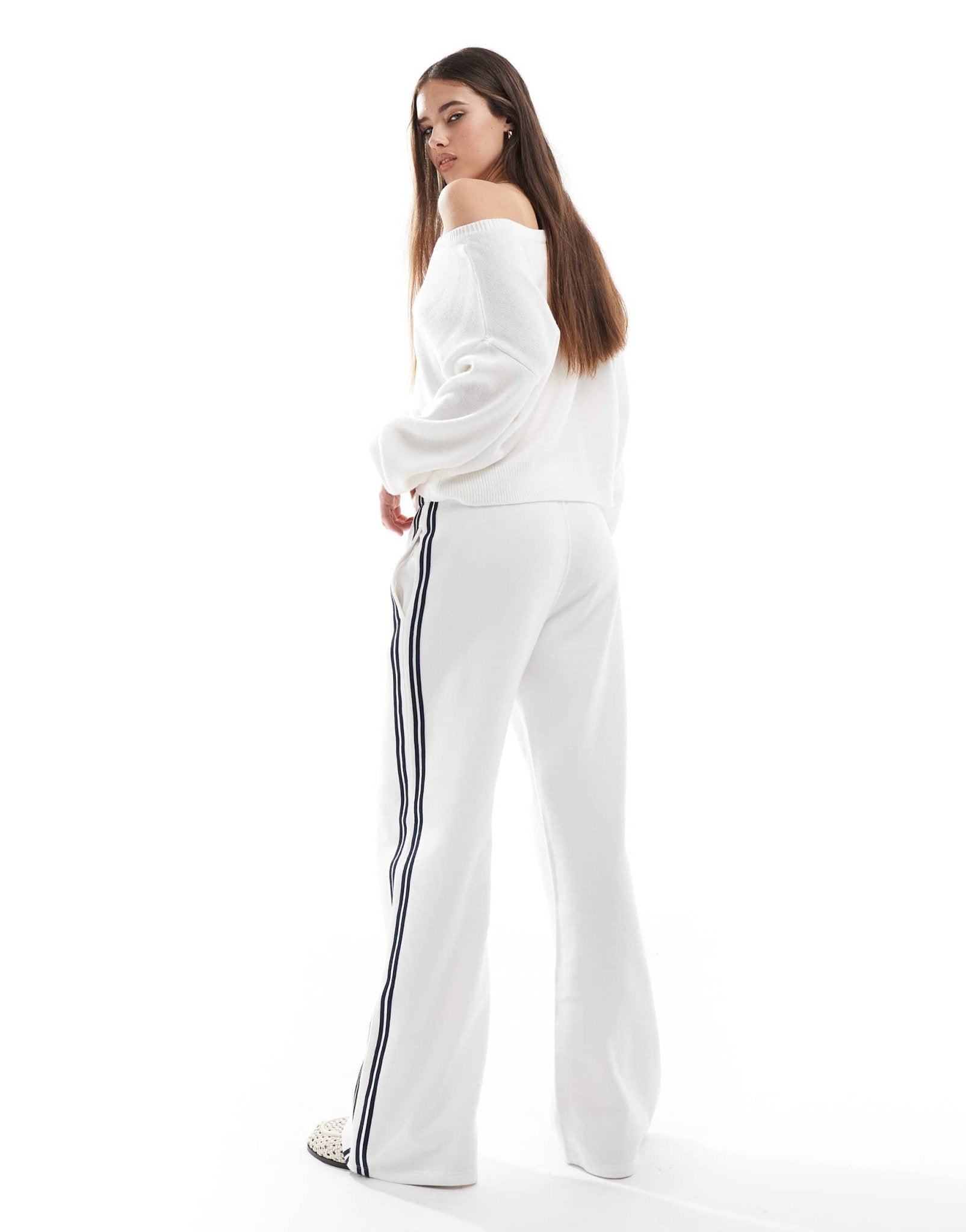 Hollister mid rise wide leg joggers in white - ASOS Sample Sale