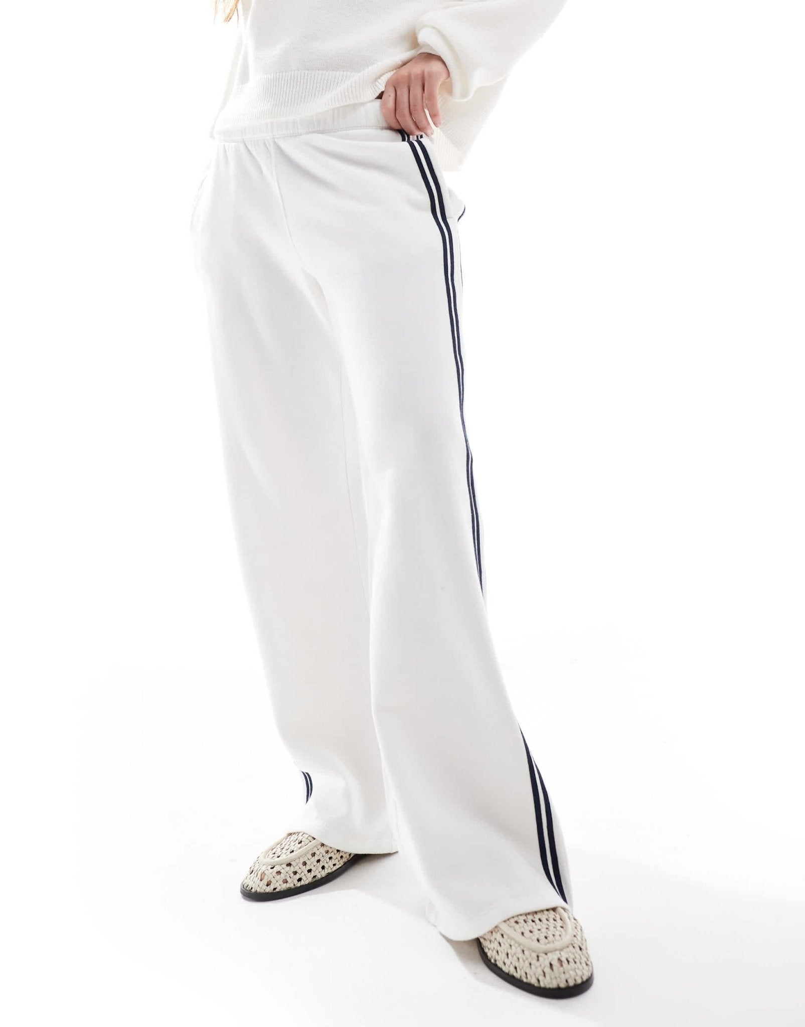 Hollister mid rise wide leg joggers in white - ASOS Sample Sale