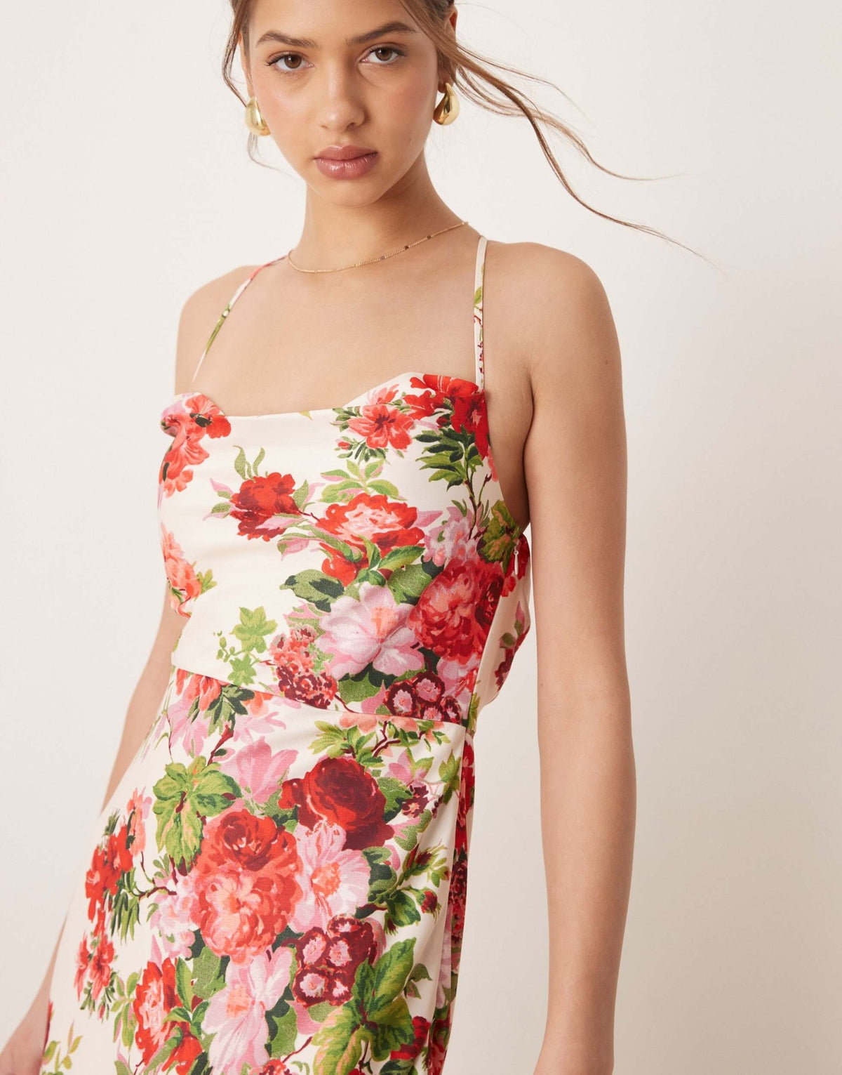 Hope & Ivy cowl neck cross back maxi dress with thigh split in white red floral - ASOS Sample Sale