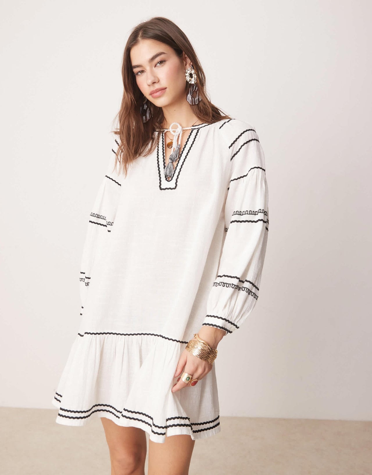 Iisla & Bird contrast trim long sleeve mini beach dress in white - ASOS Sample Sale