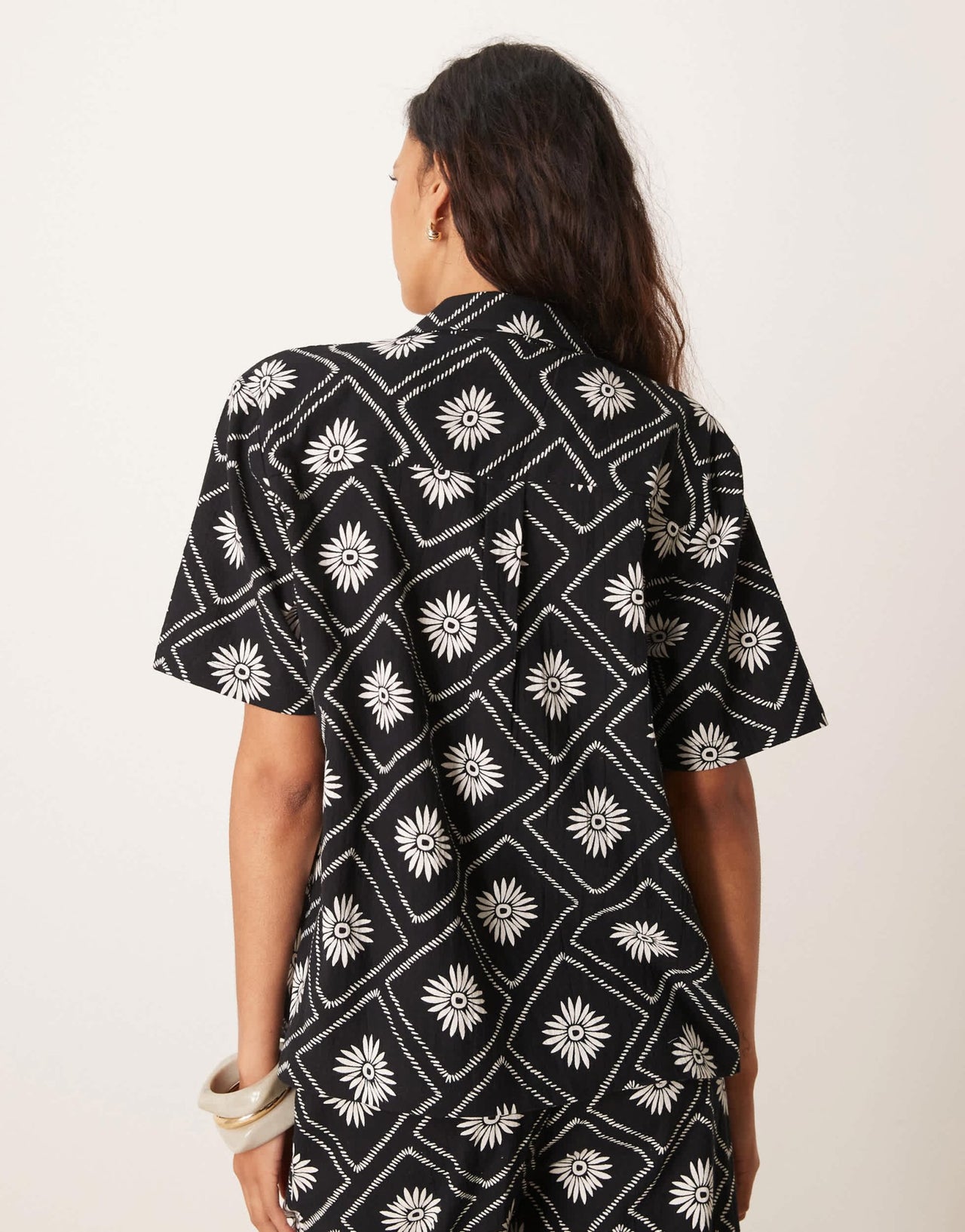 Iisla & Bird tile print short sleeve beach shirt co-ord in black and white - ASOS Sample Sale