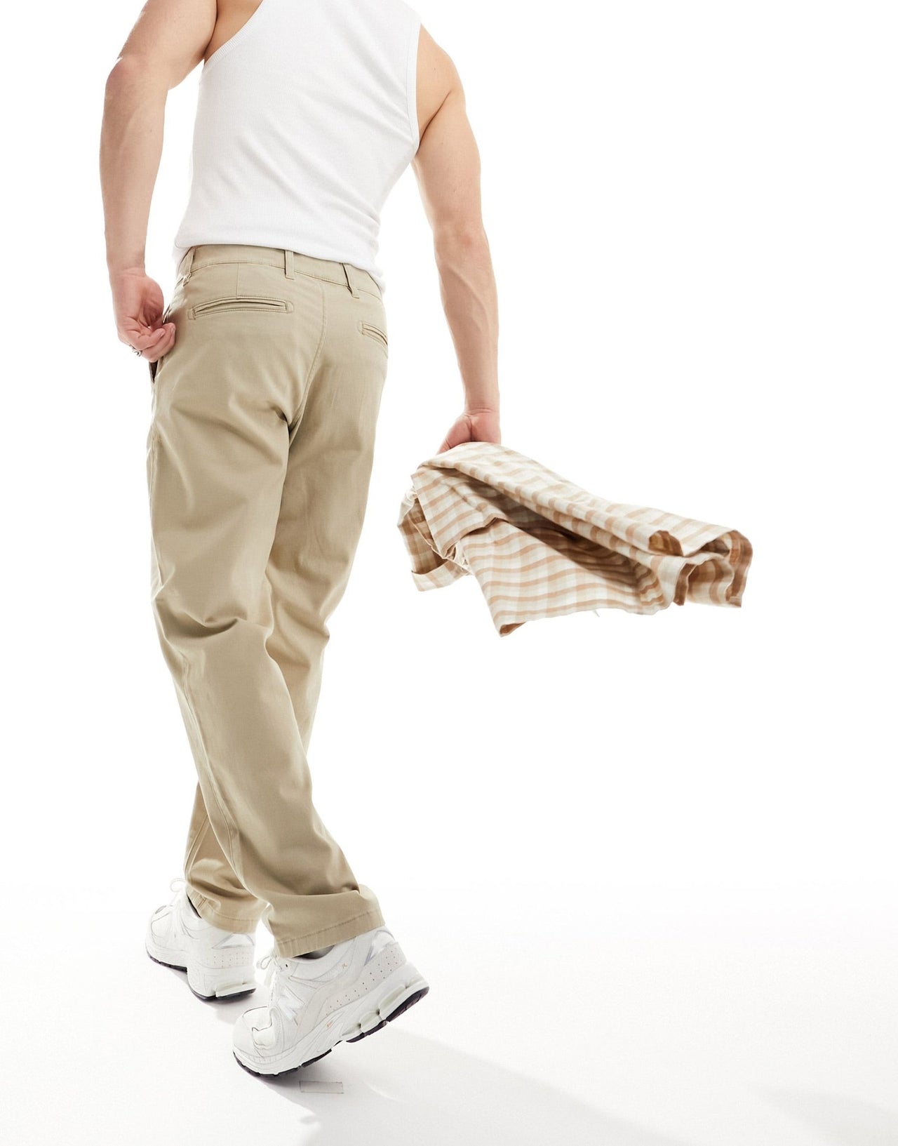 Jack & Jones chino in loose fit beige - ASOS Sample Sale