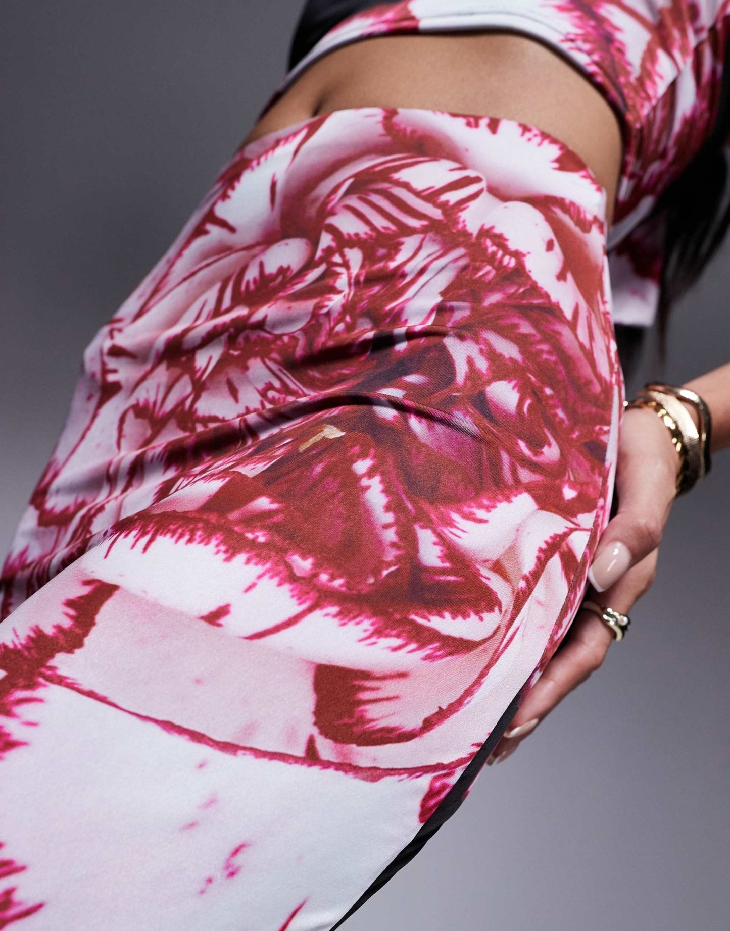 Kaiia exclusive double layered slinky midaxi skirt co - ord in pink and red floral print - ASOS Sample Sale