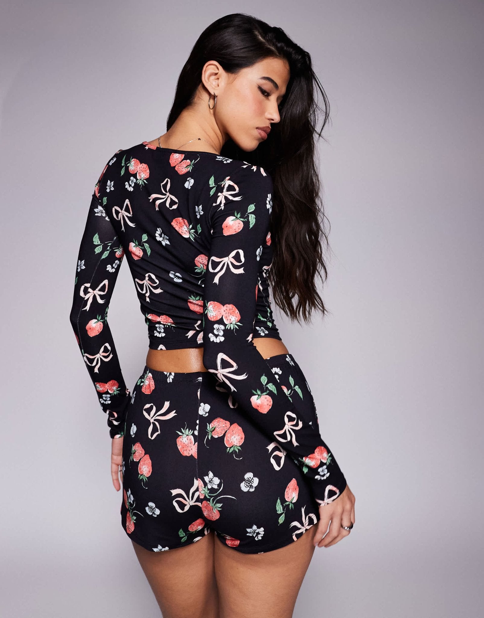 Kaiia exclusive mix and match scoop neck pyjama top co - ord in dark base strawberry bow print - ASOS Sample Sale