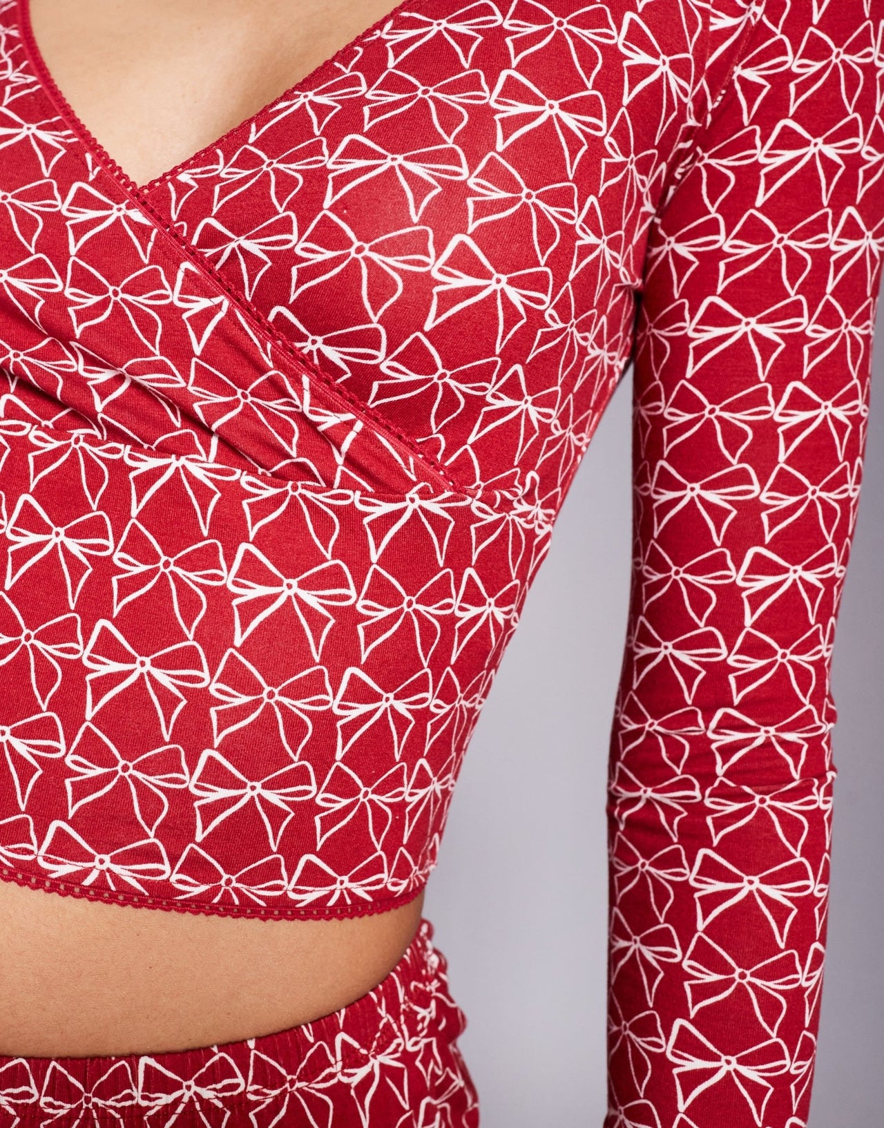 Kaiia exclusive mix and match wrap front pyjama top co - ord in burgundy bow print - ASOS Sample Sale