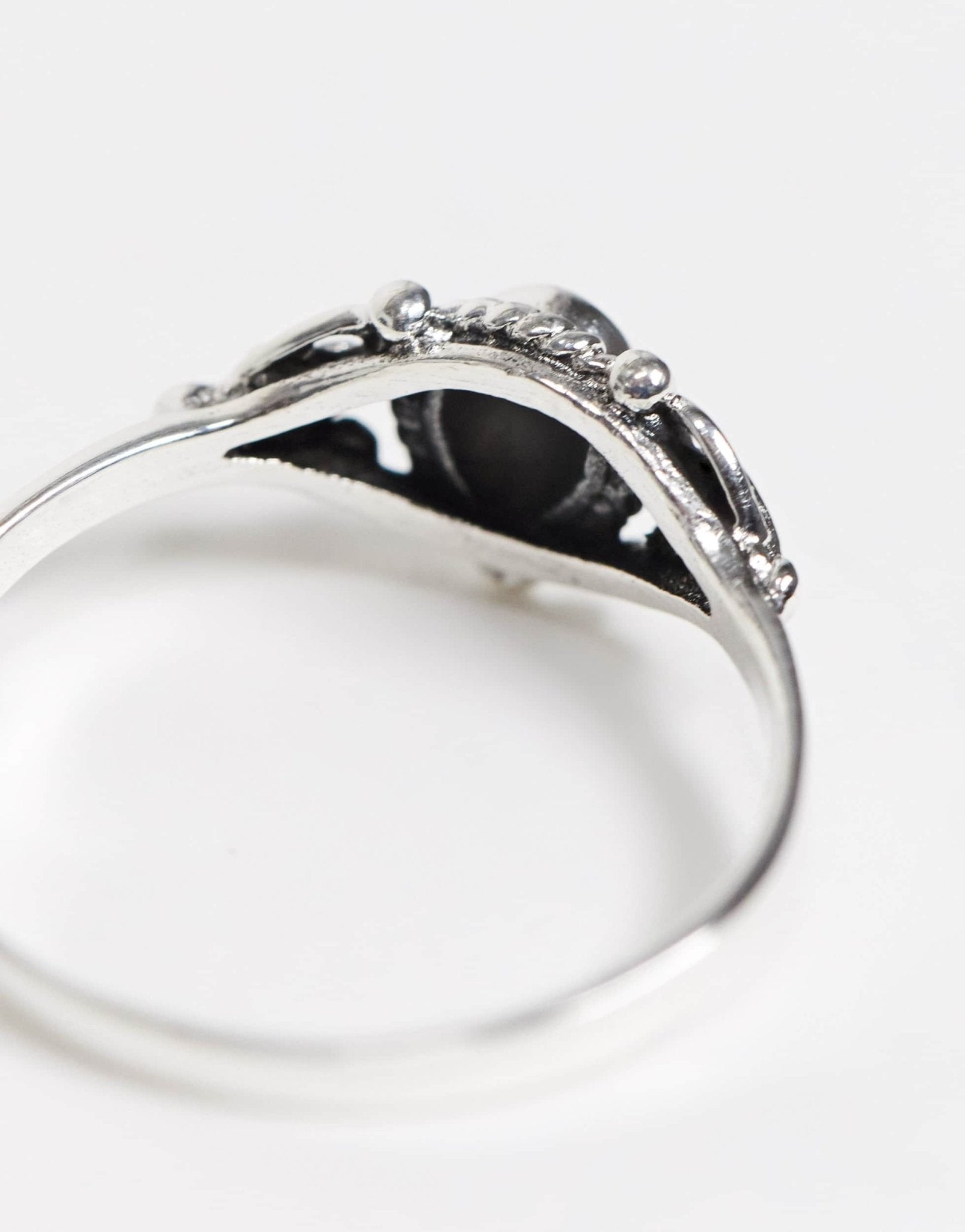 Kingsley Ryan etched ring with onyx stone in sterling silver - ASOS Sample Sale