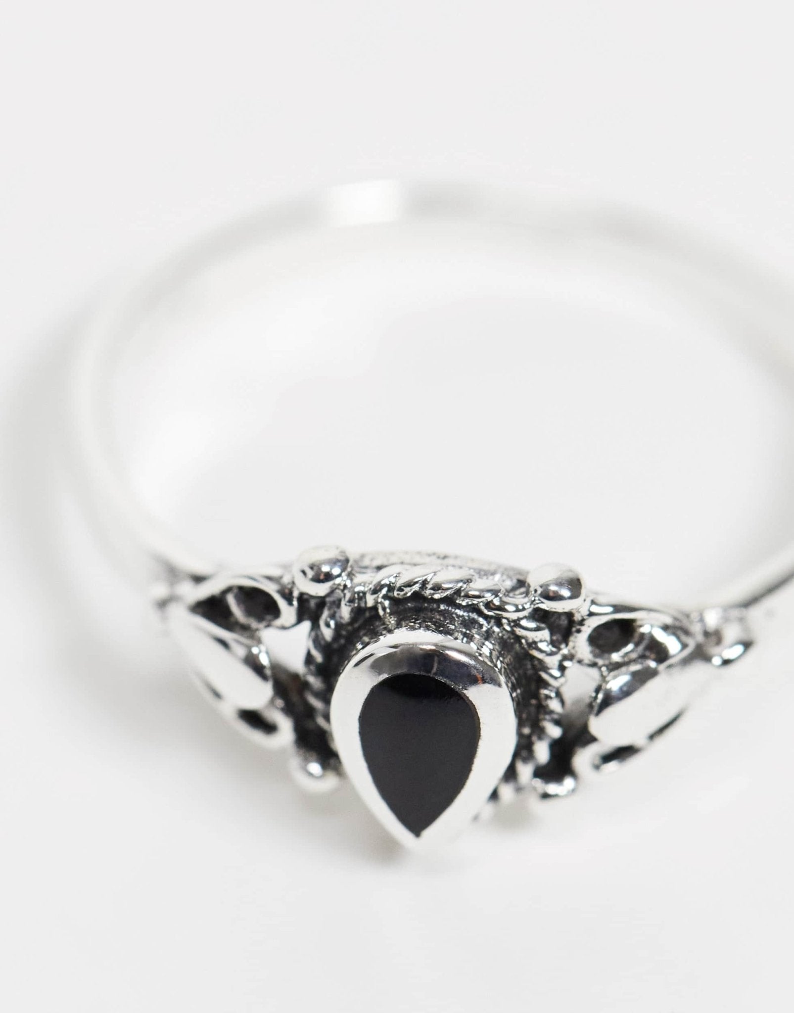 Kingsley Ryan etched ring with onyx stone in sterling silver - ASOS Sample Sale