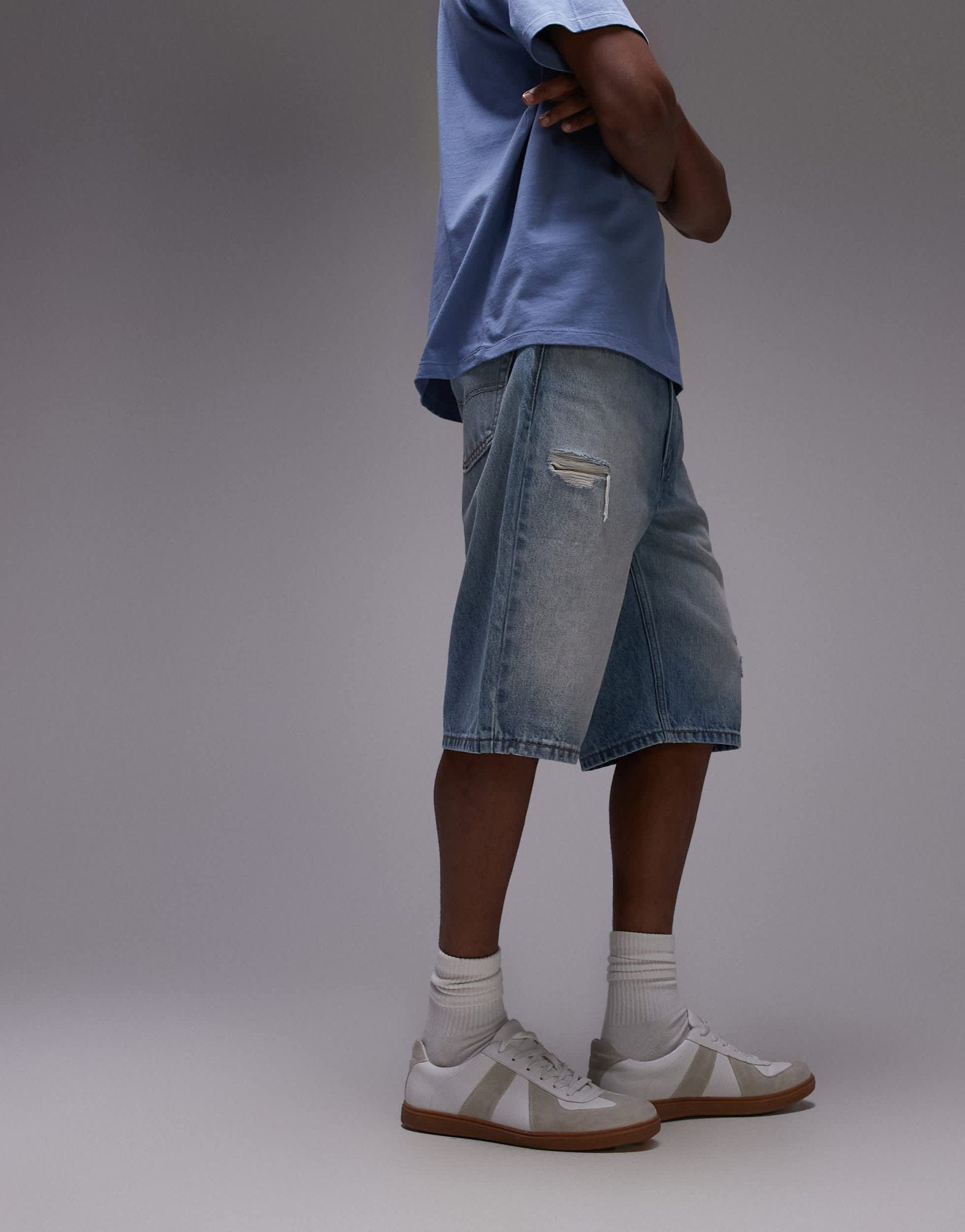 Levi's 469 loose fit distressed denim shorts in light wash - ASOS Sample Sale