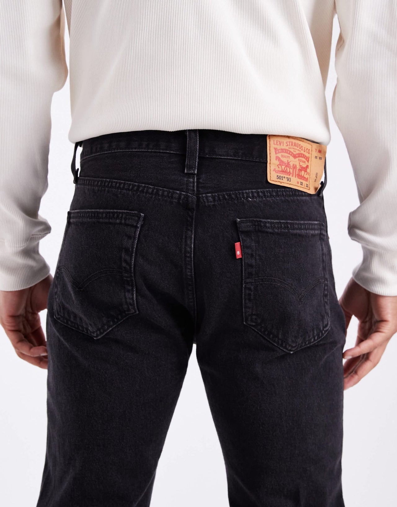 Levi's 501 '93 relaxed straight jeans in black - ASOS Sample Sale