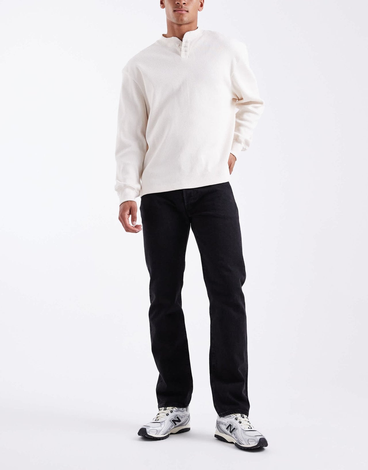 Levi's 501 '93 relaxed straight jeans in black - ASOS Sample Sale