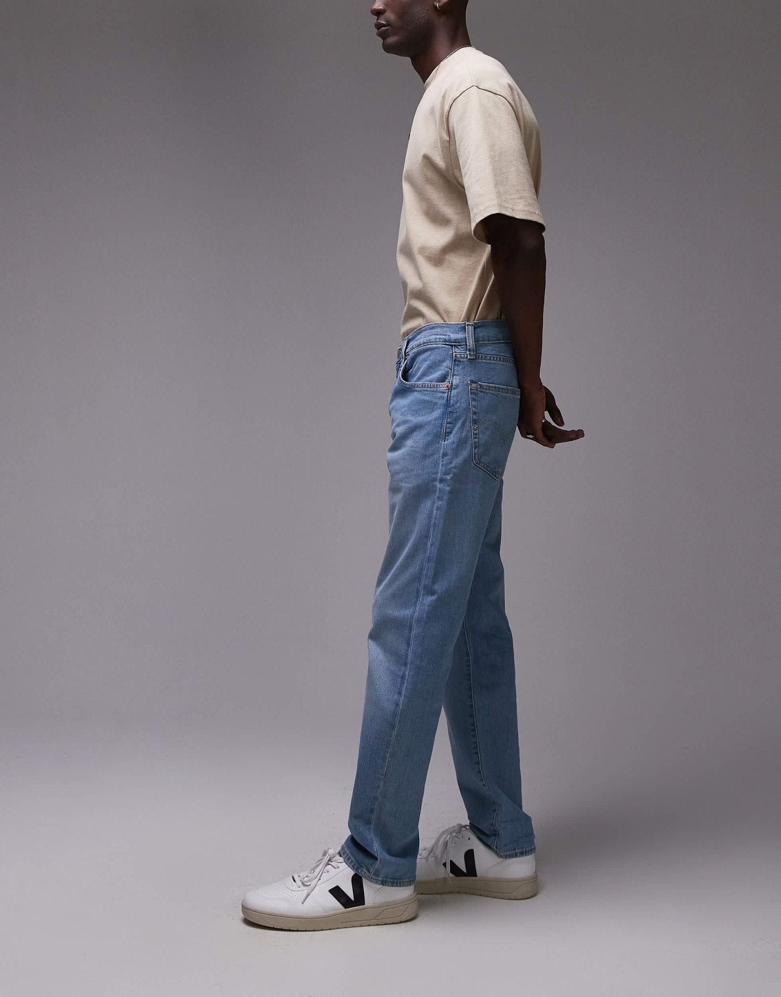 Levi's 502 taper fit jeans in light blue wash - ASOS Sample Sale
