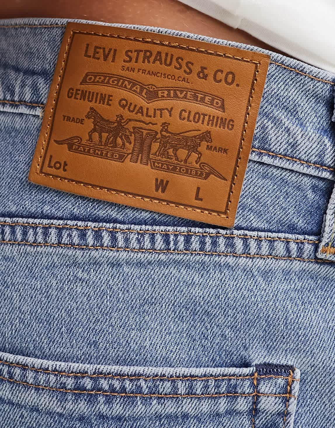 Levi's 512 slim tapered jeans in light wash blue - ASOS Sample Sale