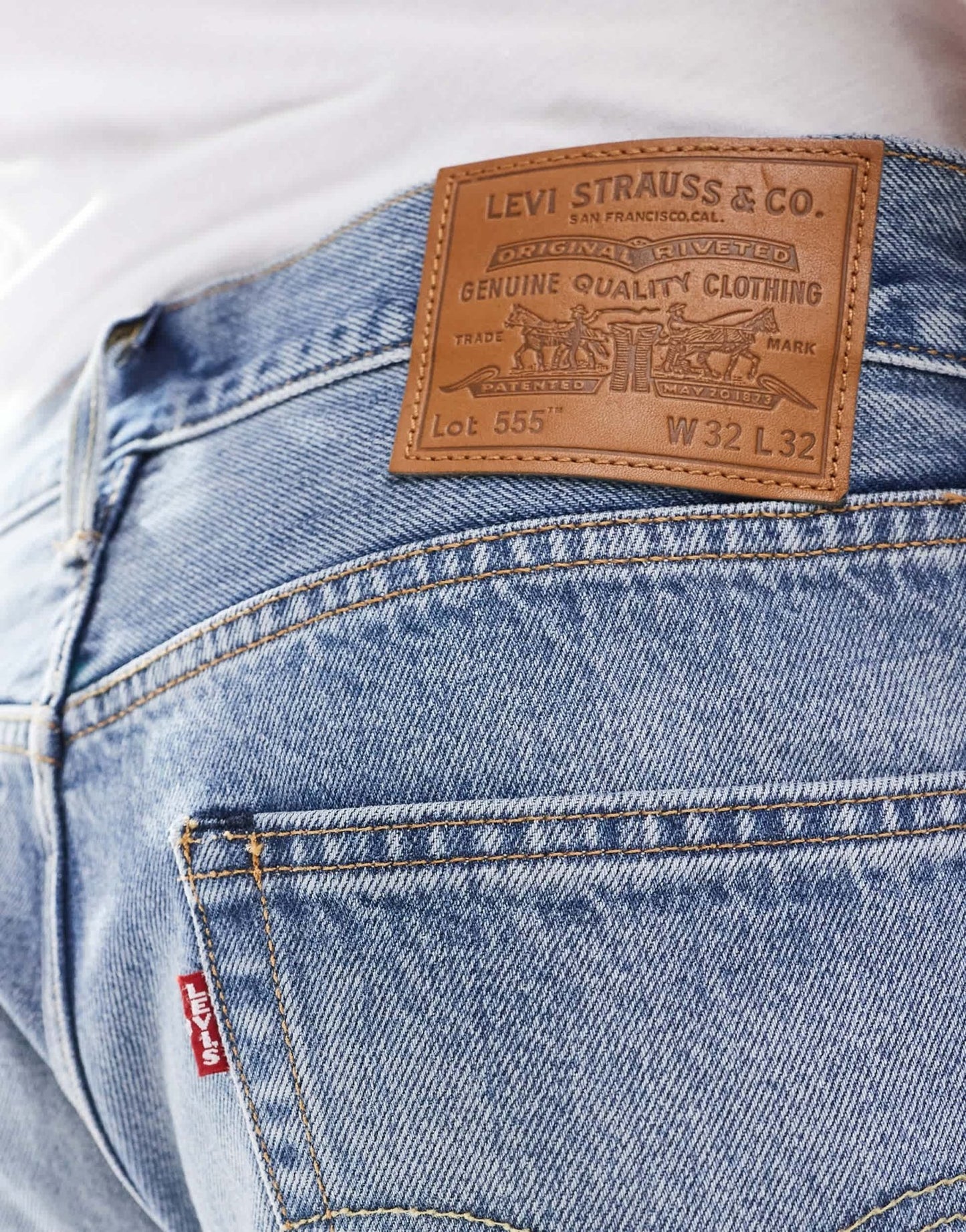 Levi's 555 relaxed straight jeans in mid blue - ASOS Sample Sale