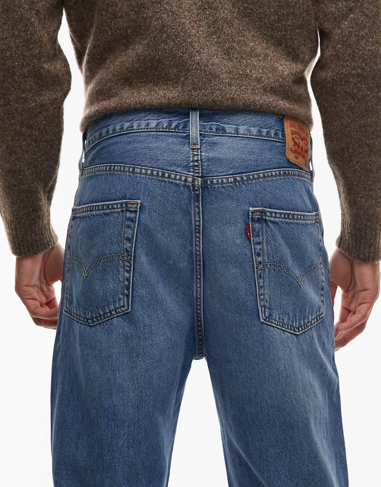 Levi's 565 loose straight lightweight jeans in mid wash - ASOS Sample Sale