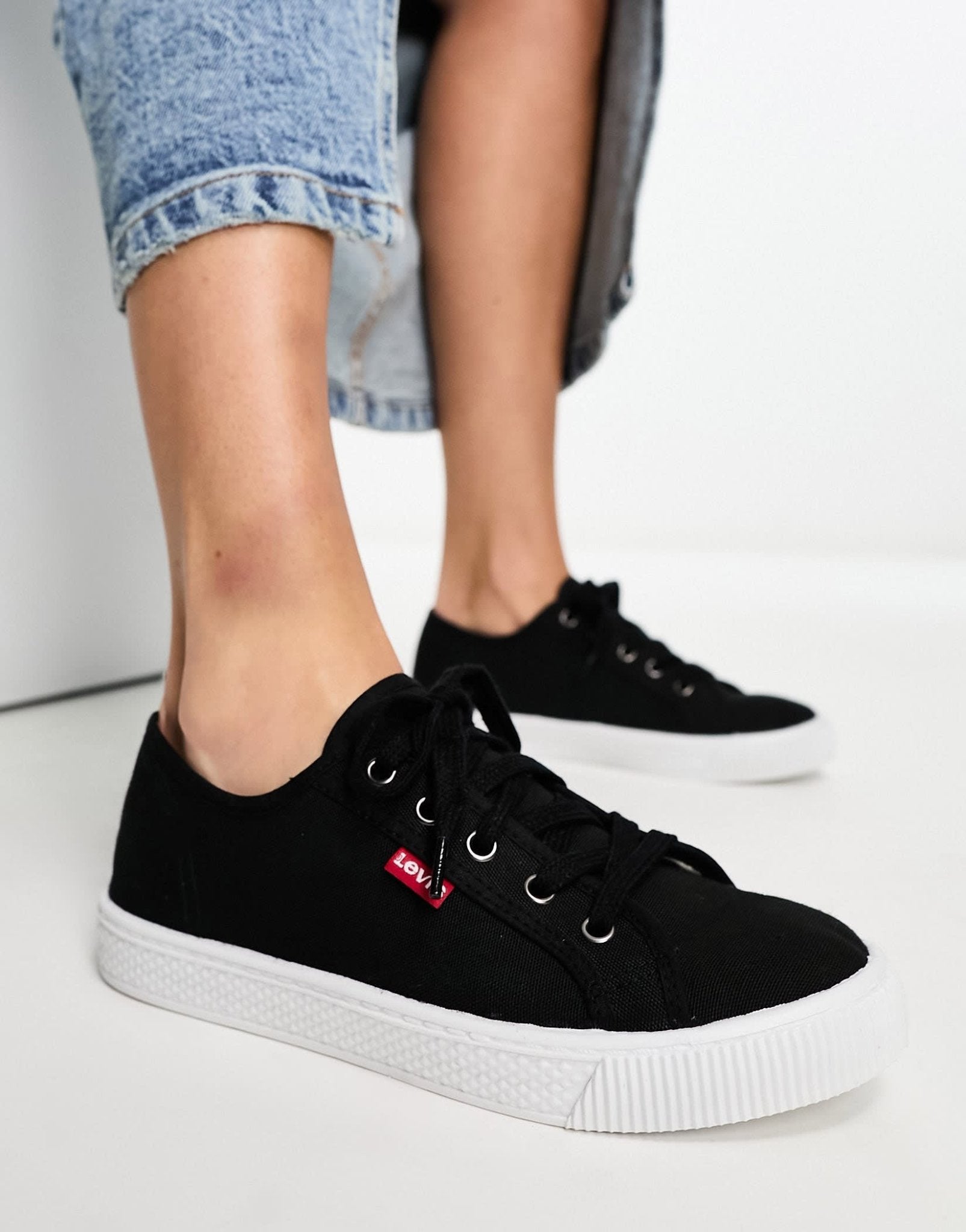 Levi's canvas shoe with red tab in black - ASOS Sample Sale