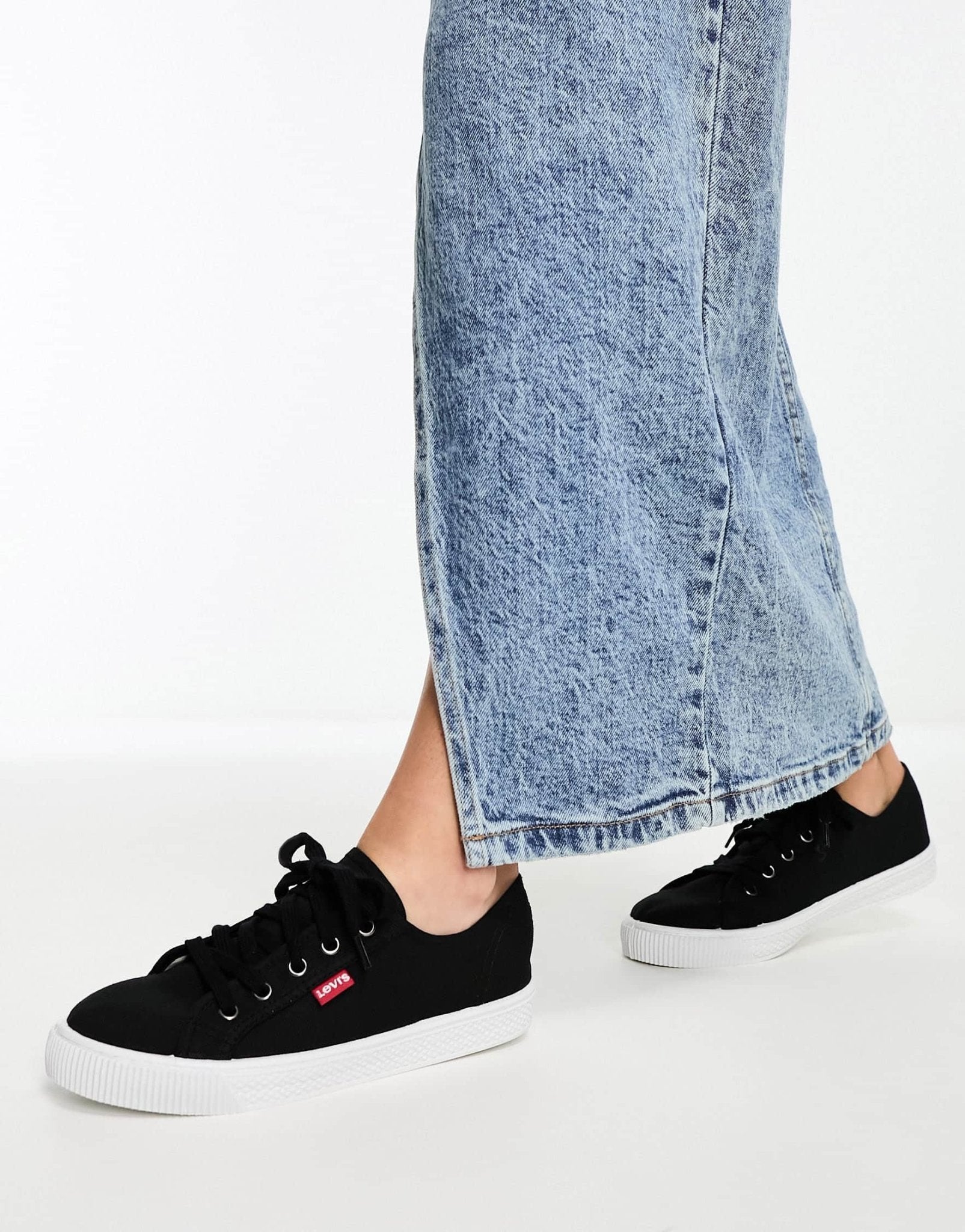 Levi's canvas shoe with red tab in black - ASOS Sample Sale