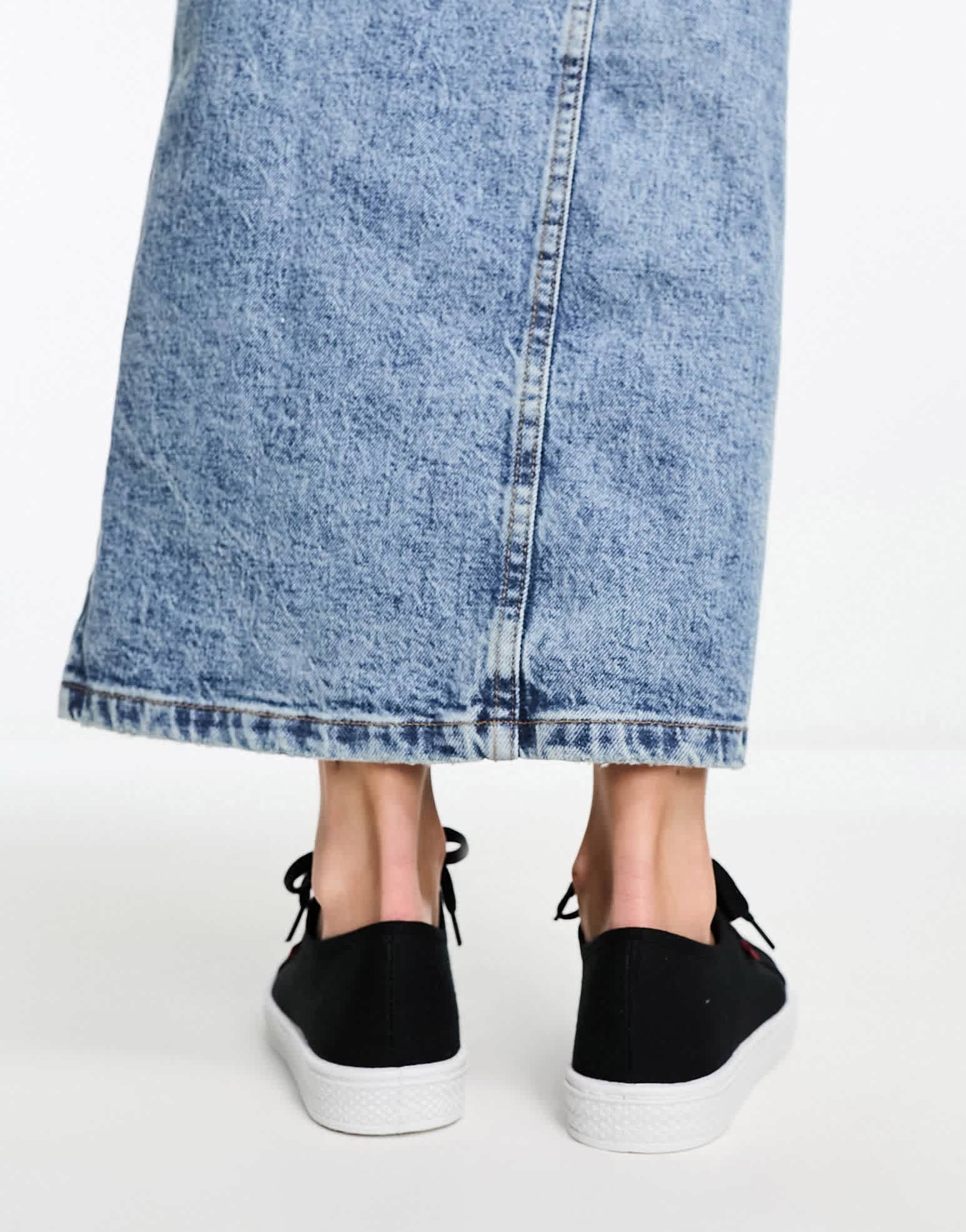 Levi's canvas shoe with red tab in black - ASOS Sample Sale