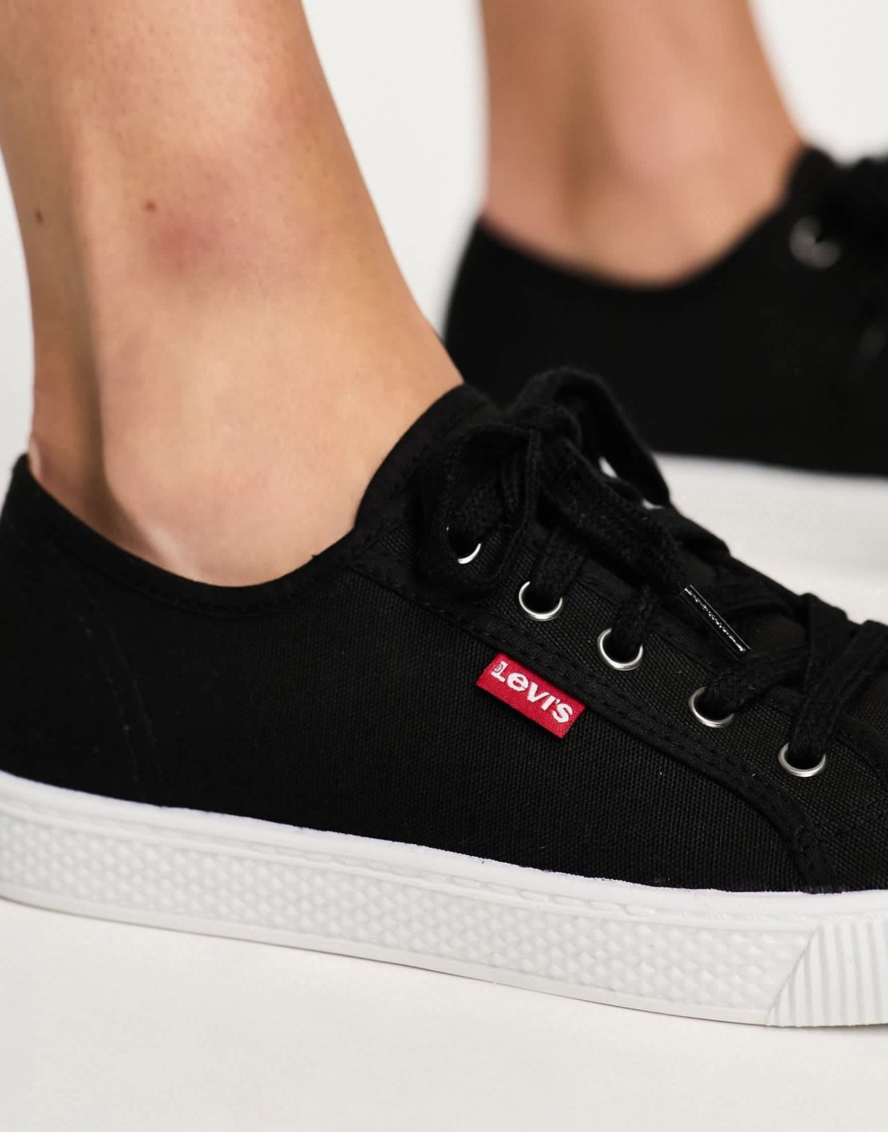 Levi's canvas shoe with red tab in black - ASOS Sample Sale