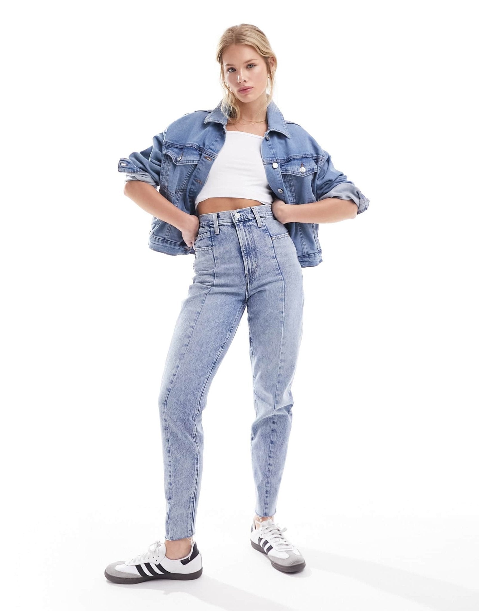 Levi's High waisted mom jean in light blue wash - ASOS Sample Sale