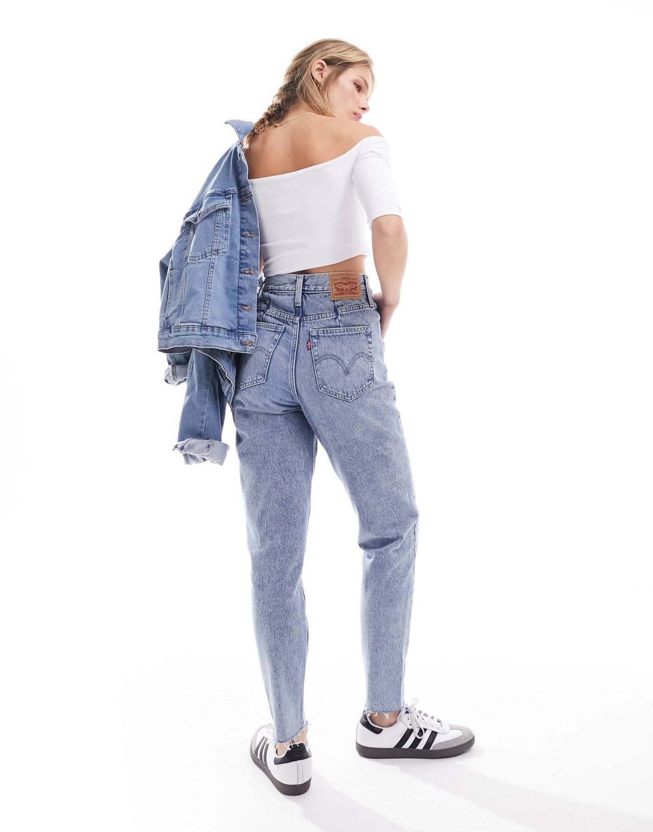 Levi's High waisted mom jean in light blue wash - ASOS Sample Sale