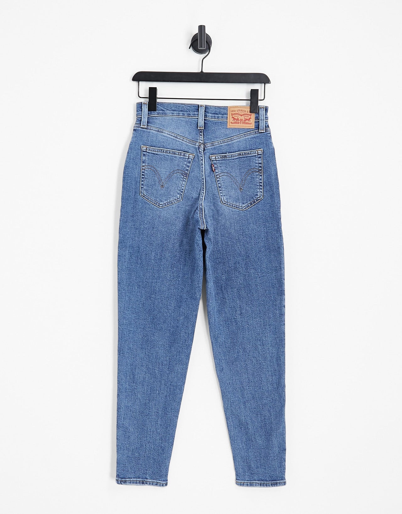 Levi's high waisted mom jean in mid wash - ASOS Sample Sale