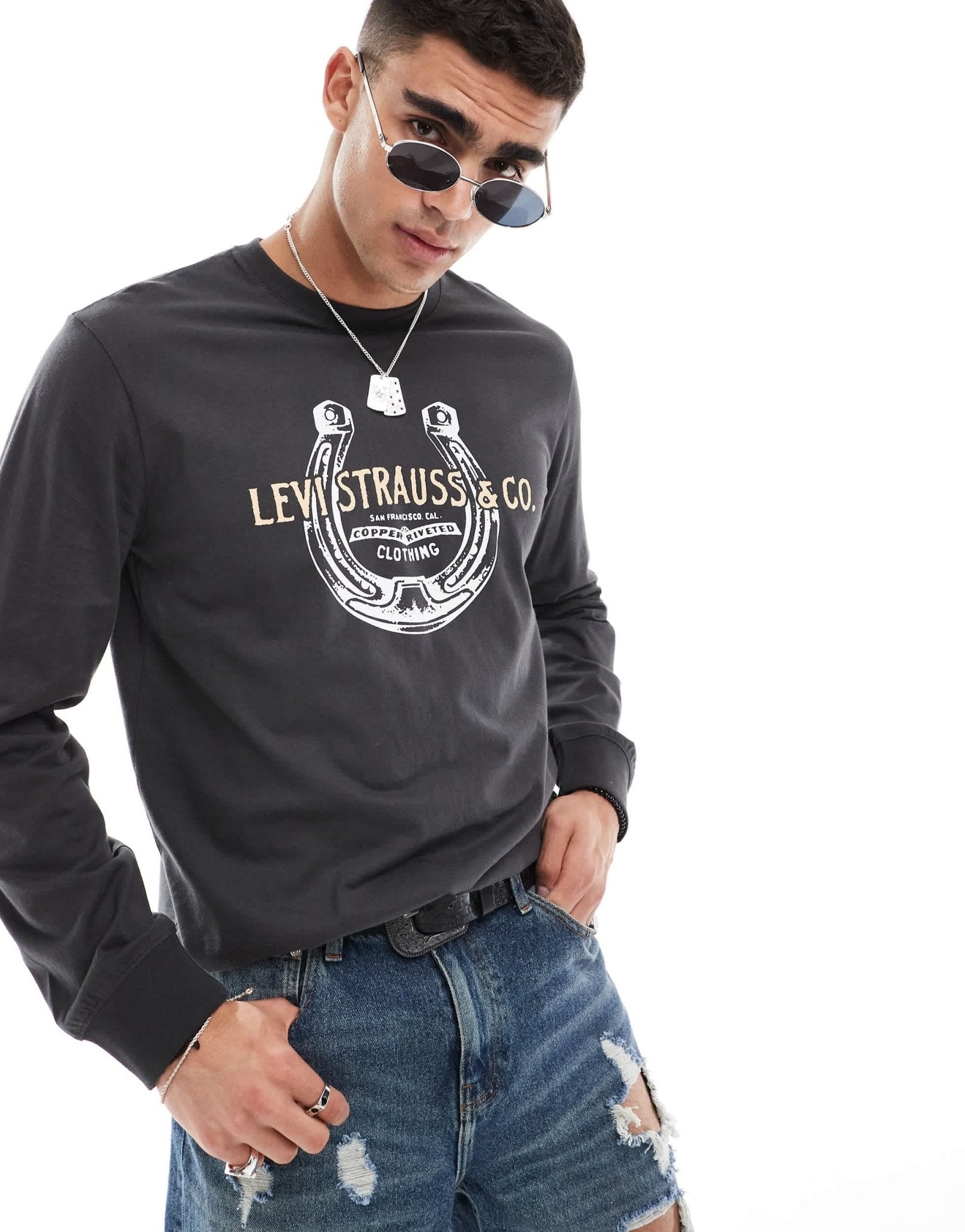 Levi's horseshoe logo relaxed fit long sleeve t-shirt in black - ASOS Sample Sale