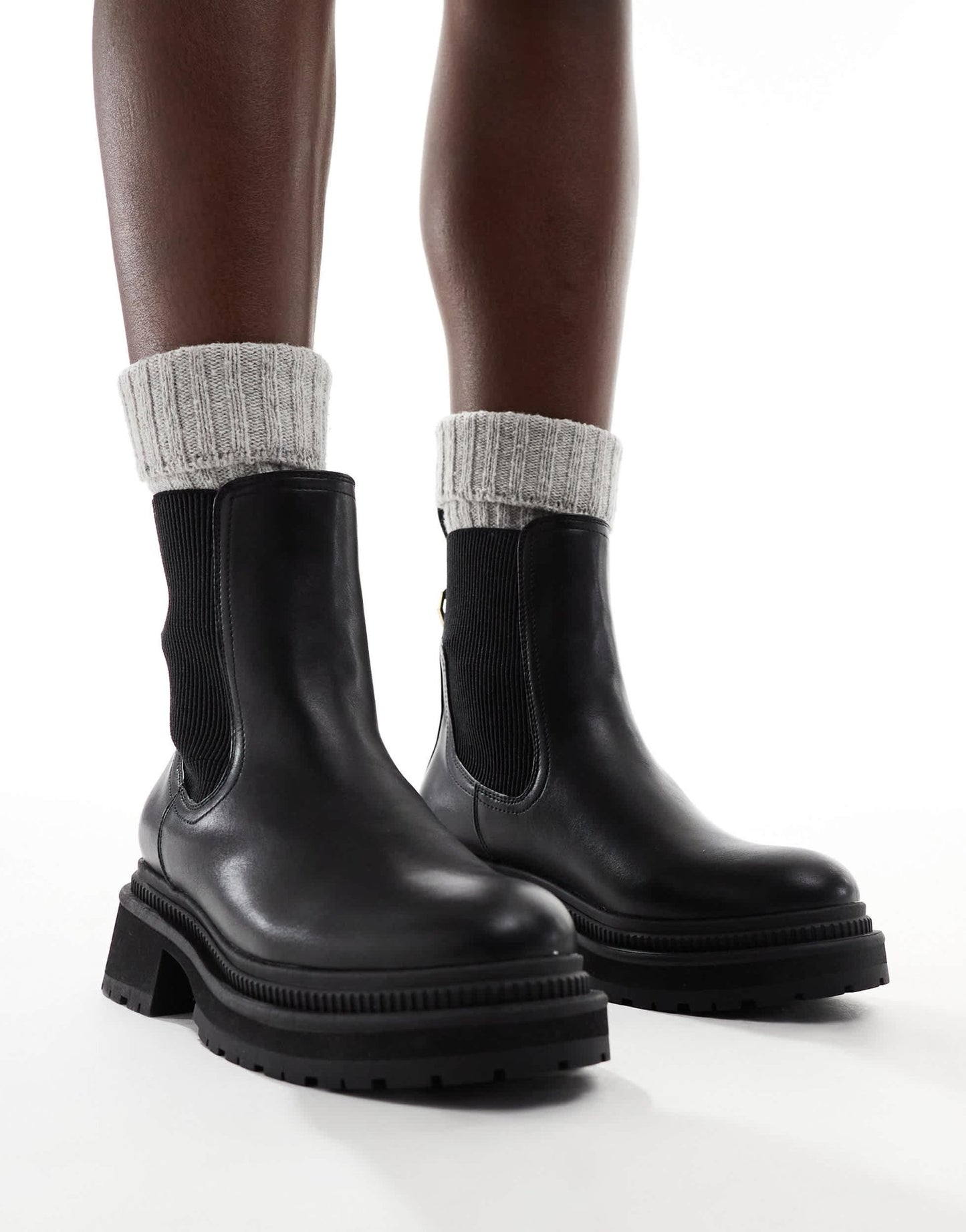 London Rebel Becky chunky mid ankle chelsea boots in black - ASOS Sample Sale