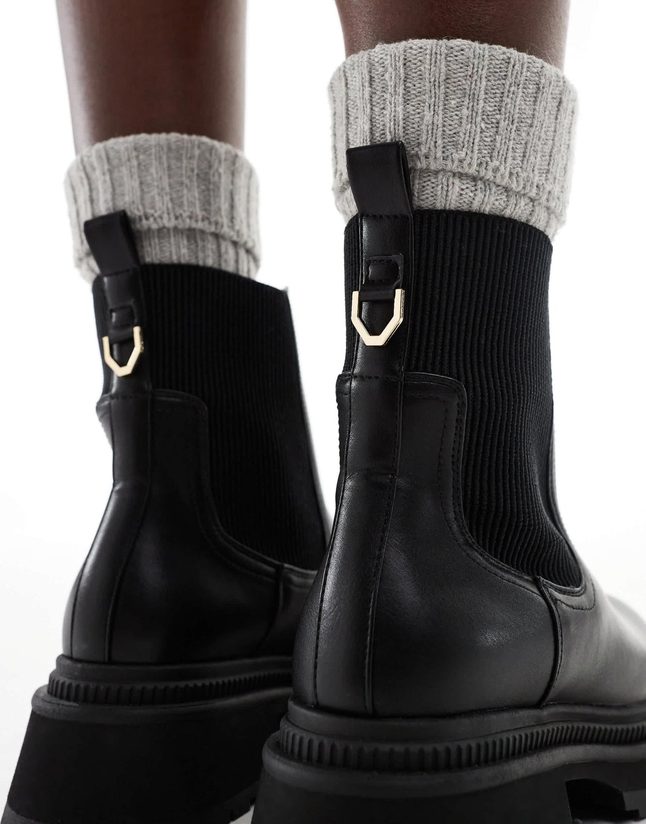 London Rebel Becky chunky mid ankle chelsea boots in black - ASOS Sample Sale