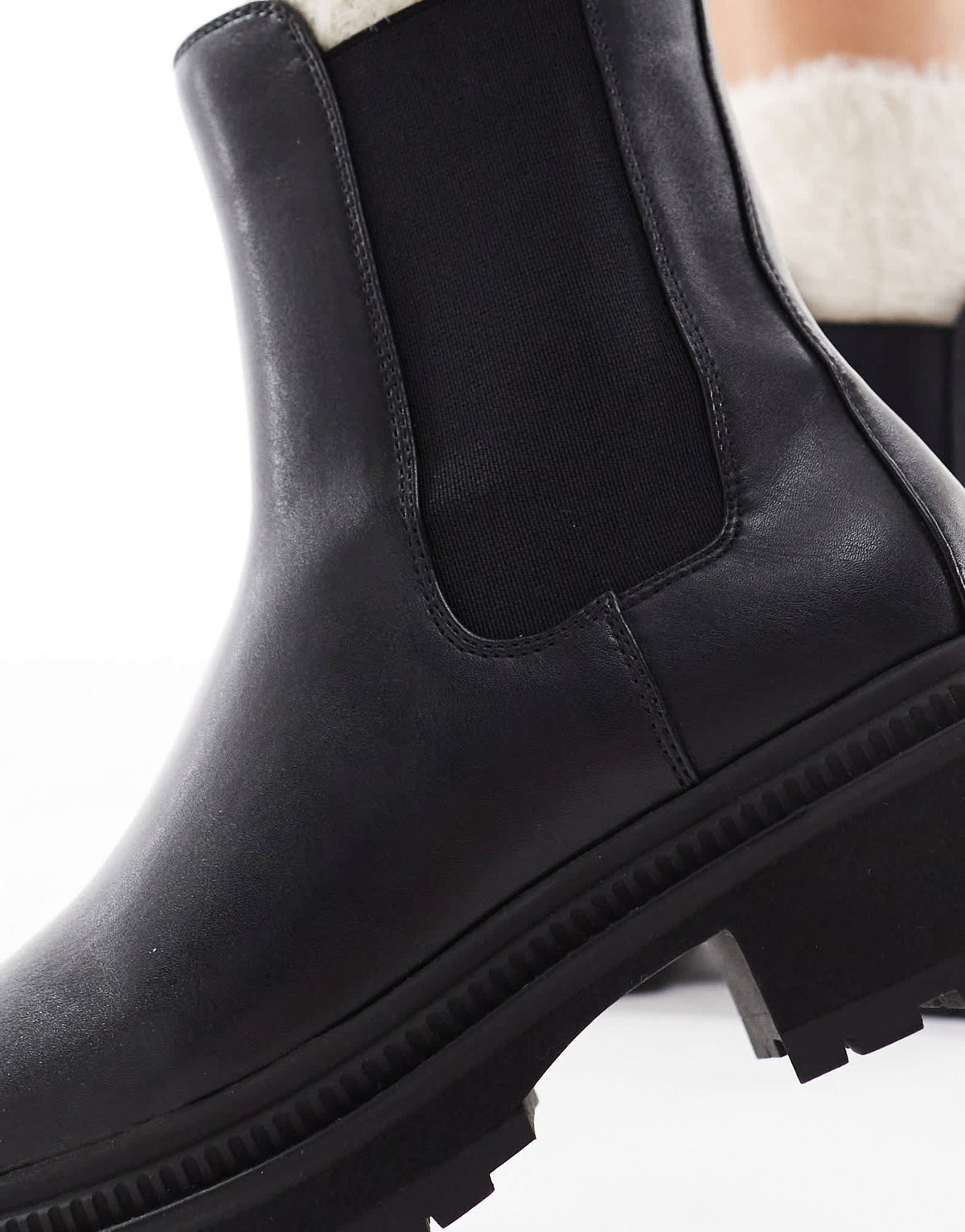 London Rebel Emma chunky chelsea boots in black - ASOS Sample Sale