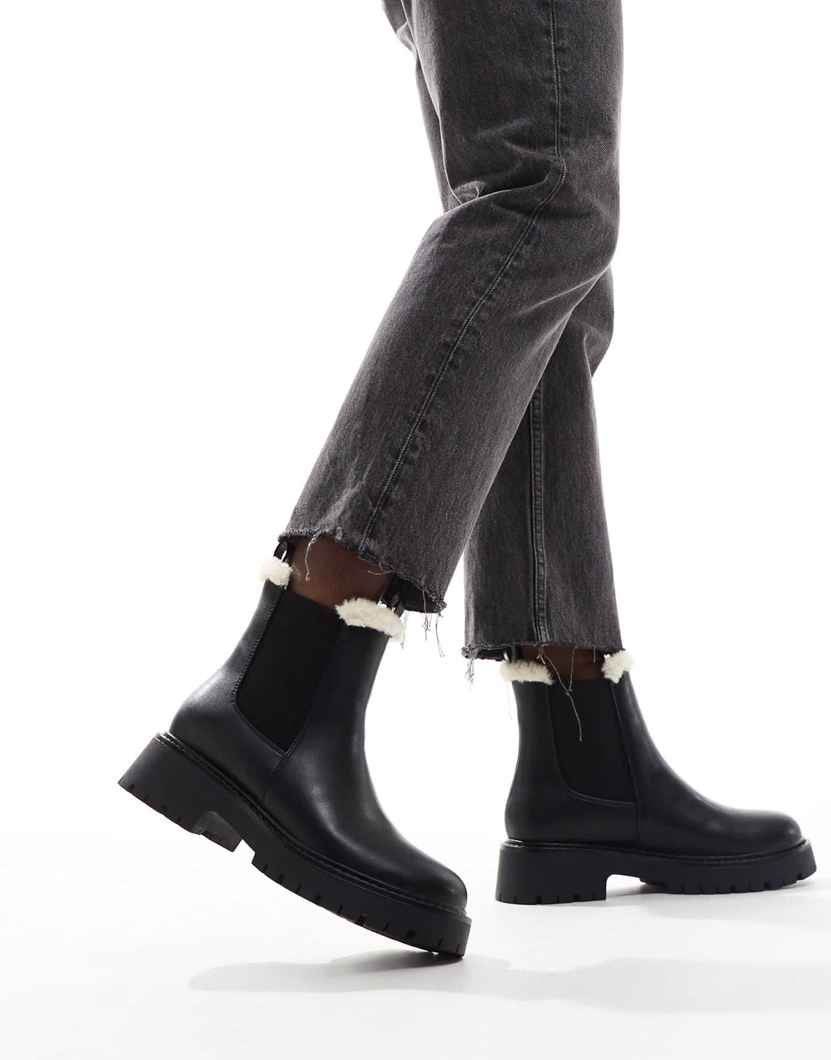 London Rebel Lois faux fur lined chunky chelsea boots in black - ASOS Sample Sale