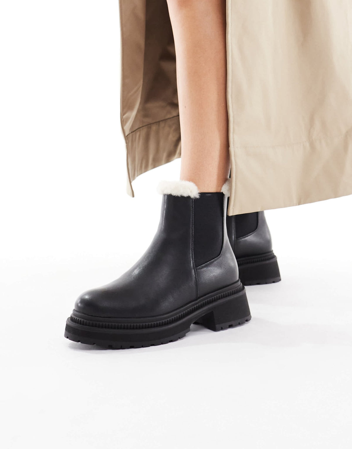 London Rebel Wide Fit Emma teddy lined chunky chelsea boots in black - ASOS Sample Sale