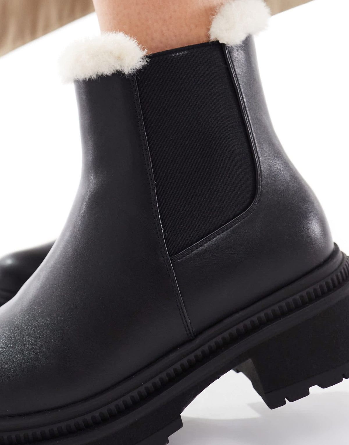 London Rebel Wide Fit Emma teddy lined chunky chelsea boots in black - ASOS Sample Sale