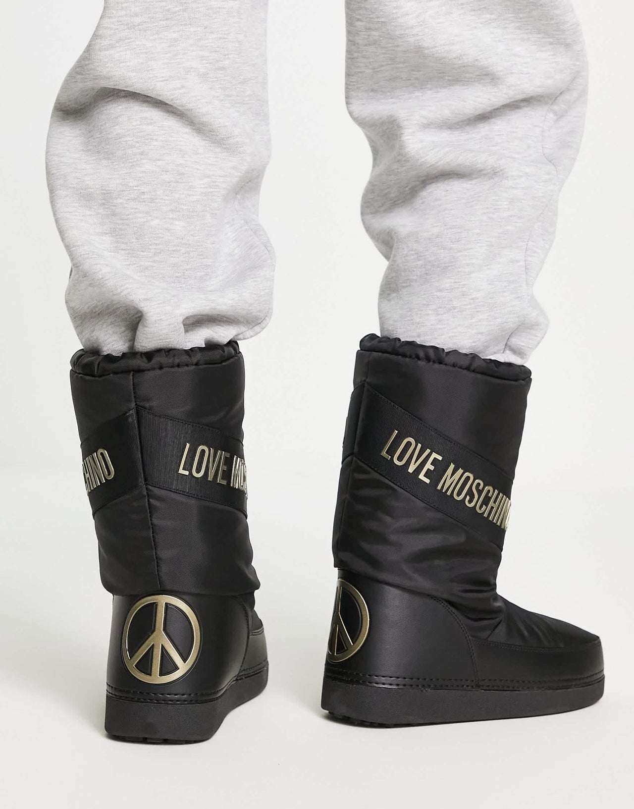 Love Moschino classic Snow boots in black - ASOS Sample Sale