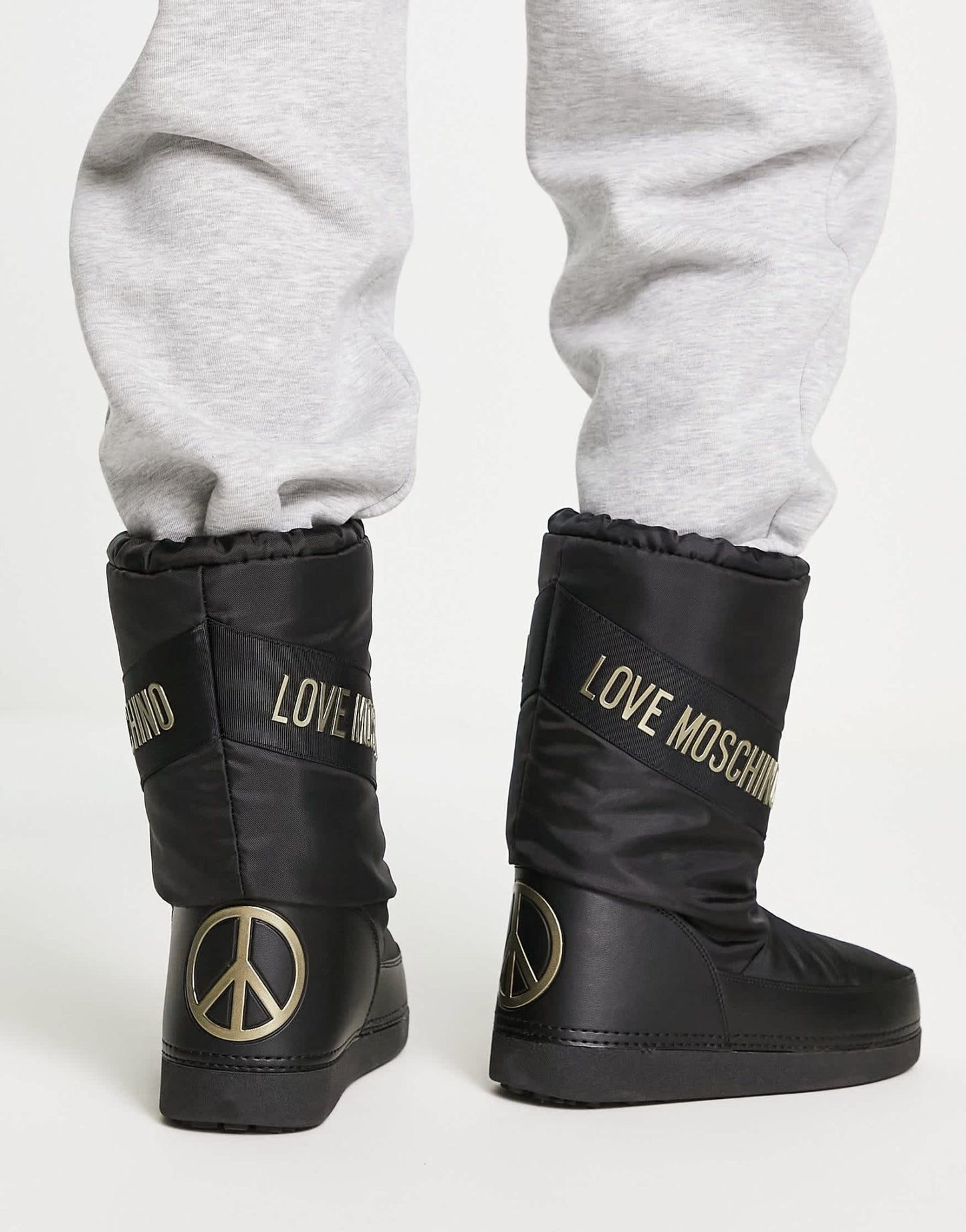 Love Moschino classic Snow boots in black - ASOS Sample Sale