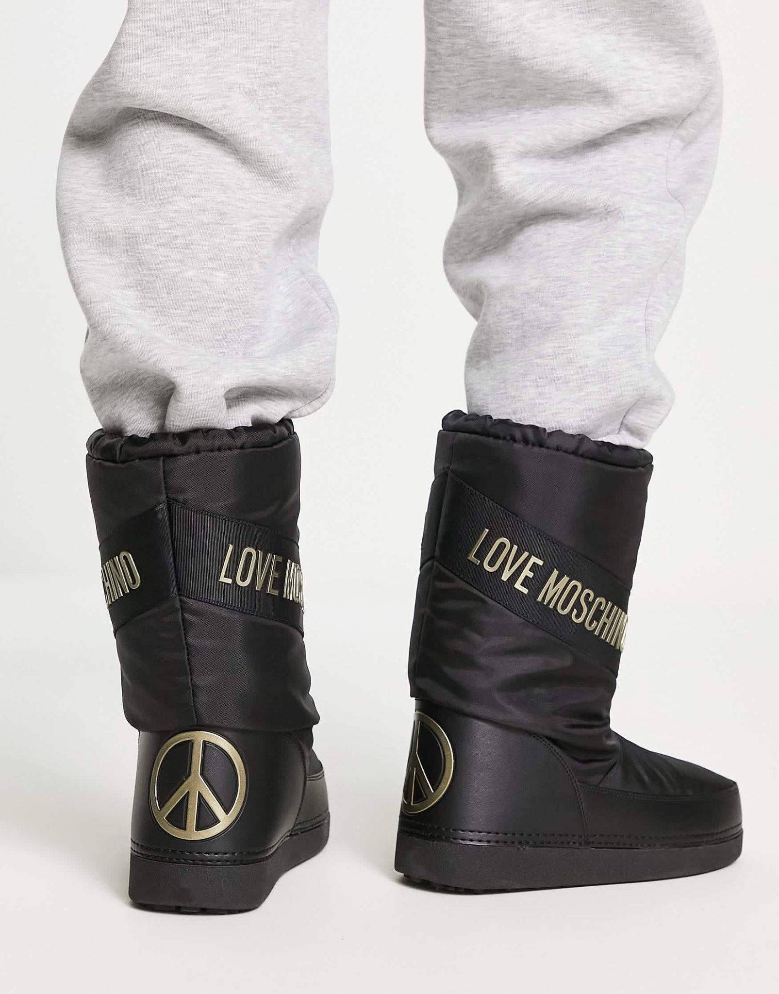 Love Moschino classic Snow boots in black - ASOS Sample Sale