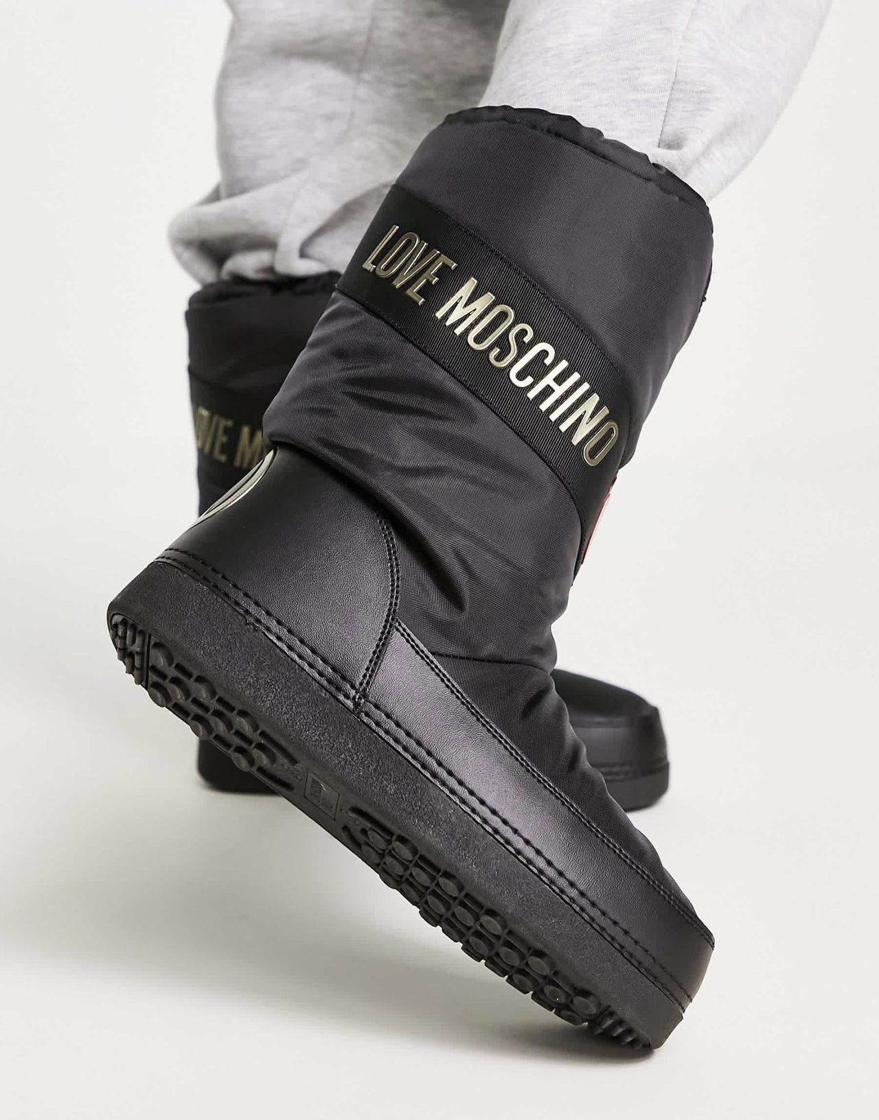 Love Moschino classic Snow boots in black - ASOS Sample Sale