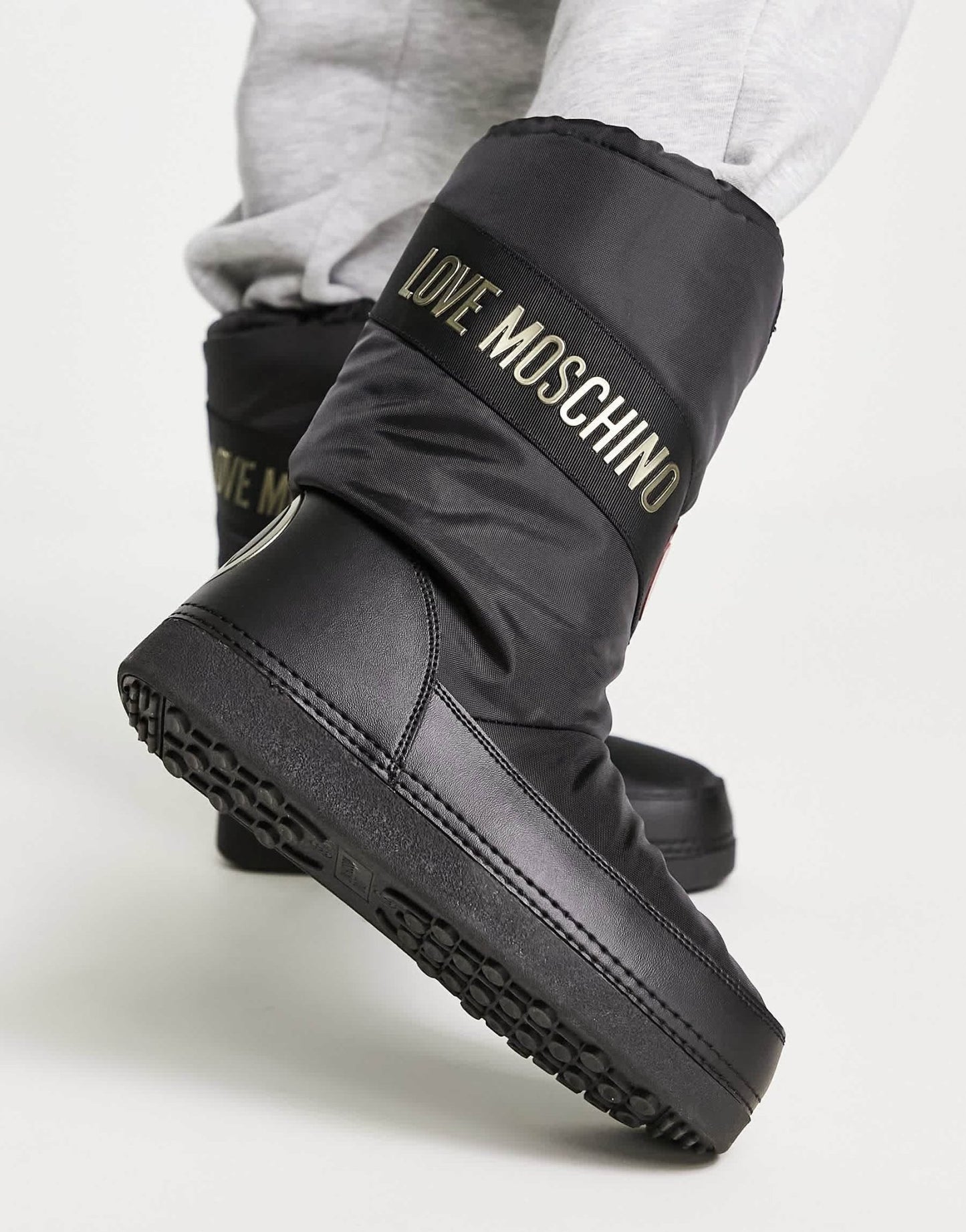 Love Moschino classic Snow boots in black - ASOS Sample Sale