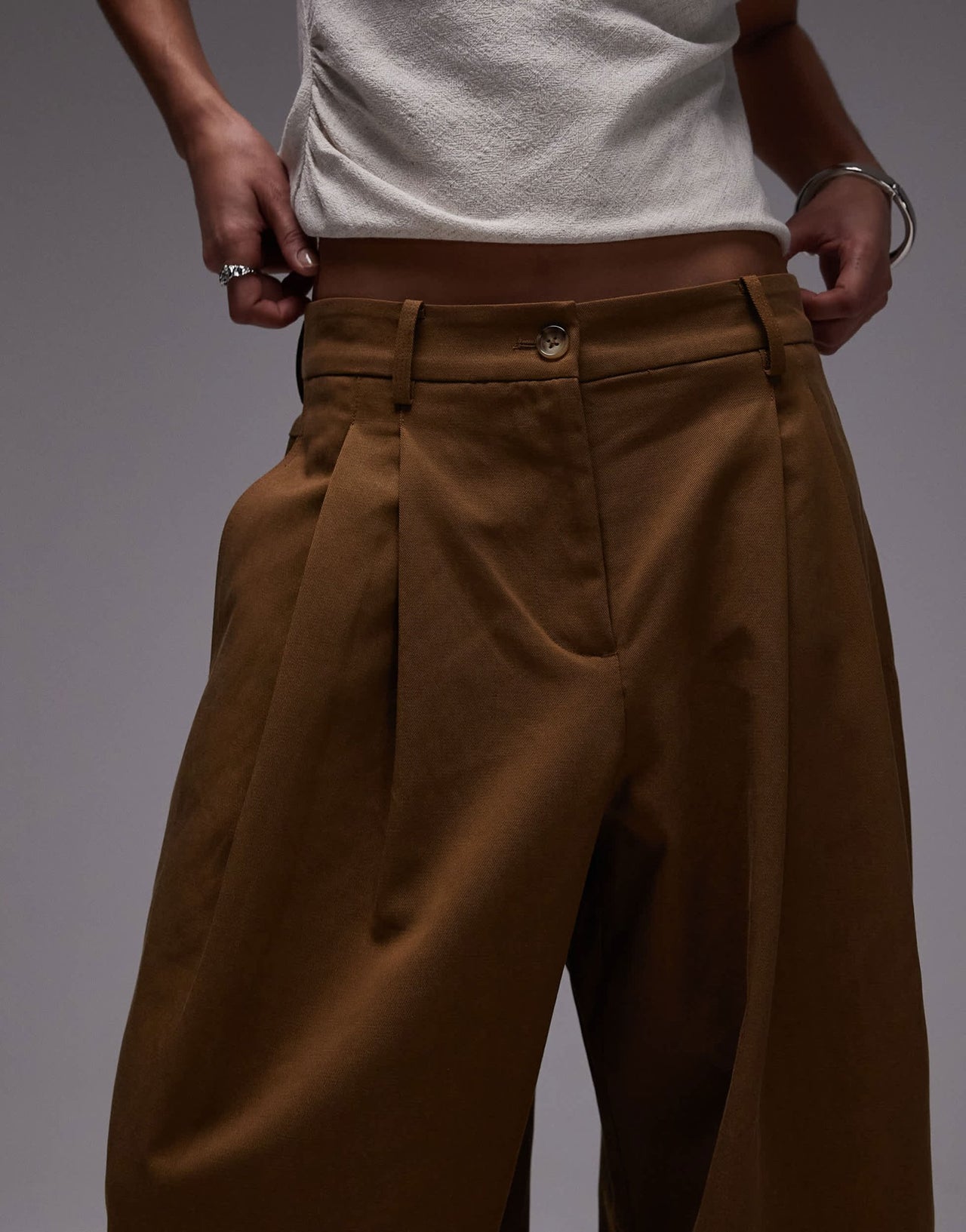 Mango pleat front balloon leg trouser in green - ASOS Sample Sale