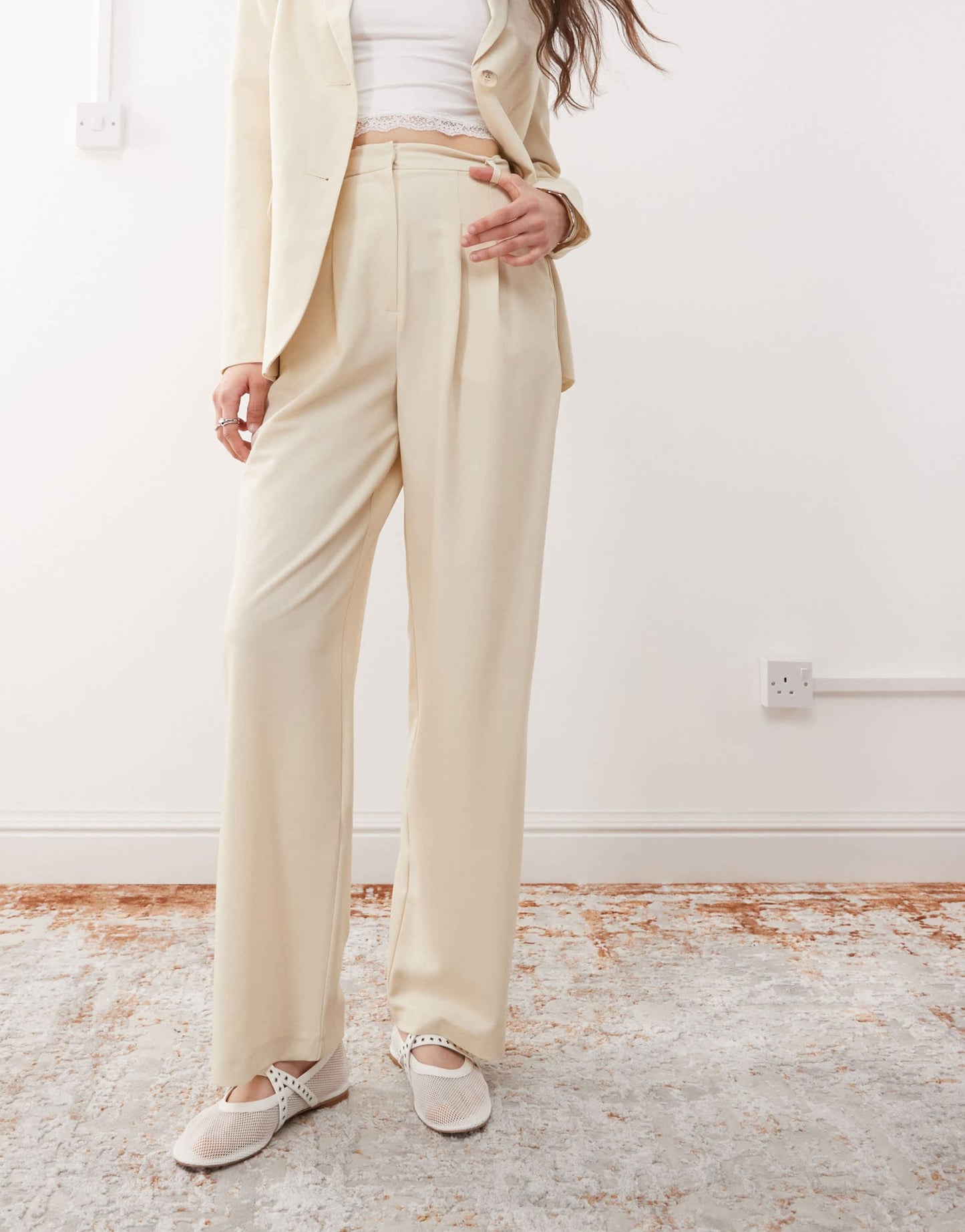 Miss Selfridge essential wide leg trouser in buttermilk - ASOS Sample Sale
