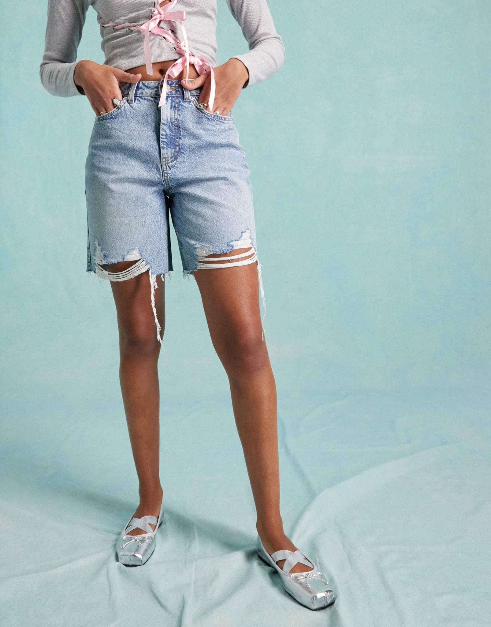 Miss Selfridge longline denim boyfriend short in blue wash - ASOS Sample Sale