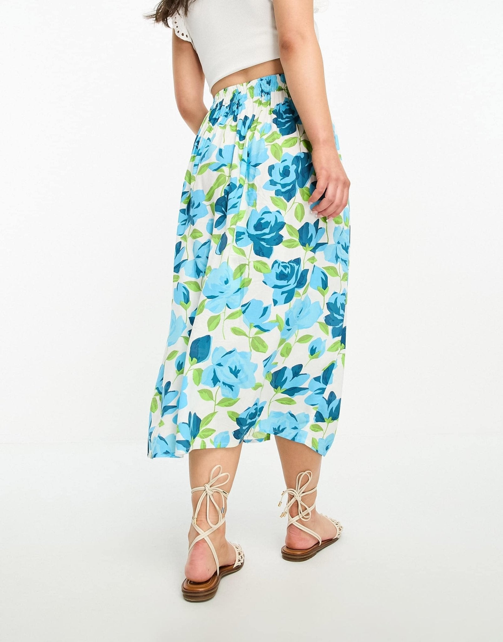 Miss Selfridge Petite ruched front midi skirt in oversized blue rose - ASOS Sample Sale
