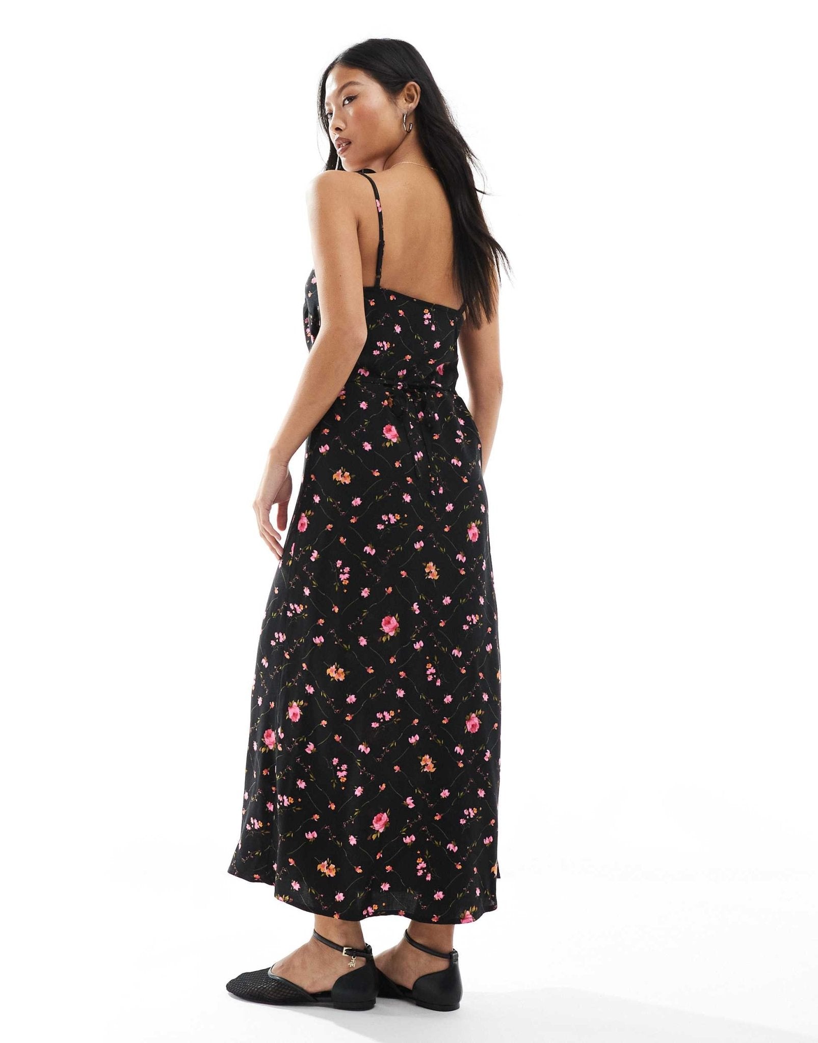 Miss Selfridge Petite strappy scoop neck maxi slip dress in black ditsy print - ASOS Sample Sale