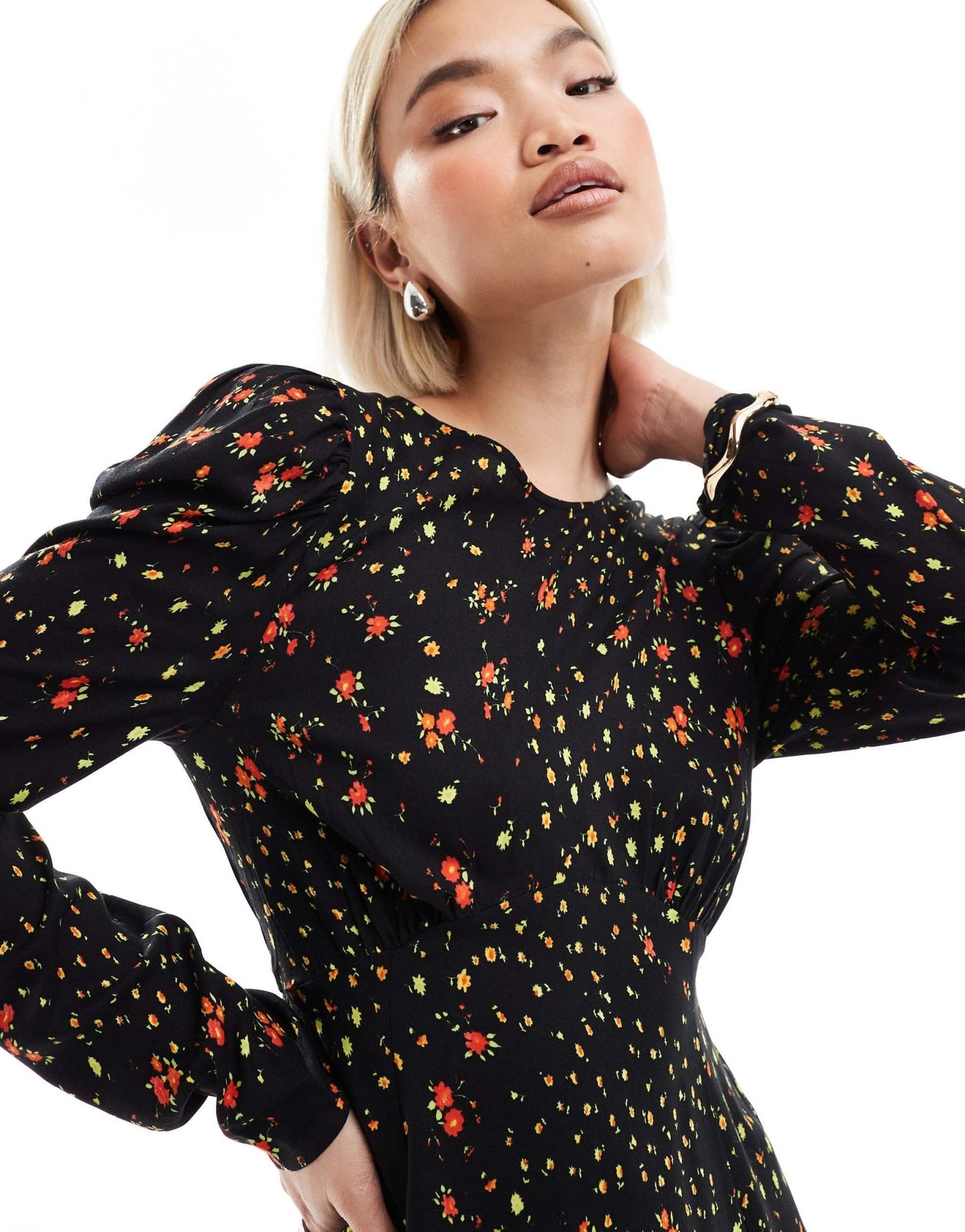 Miss Selfridge Ribbon detail tea dress in black floral print - ASOS Sample Sale